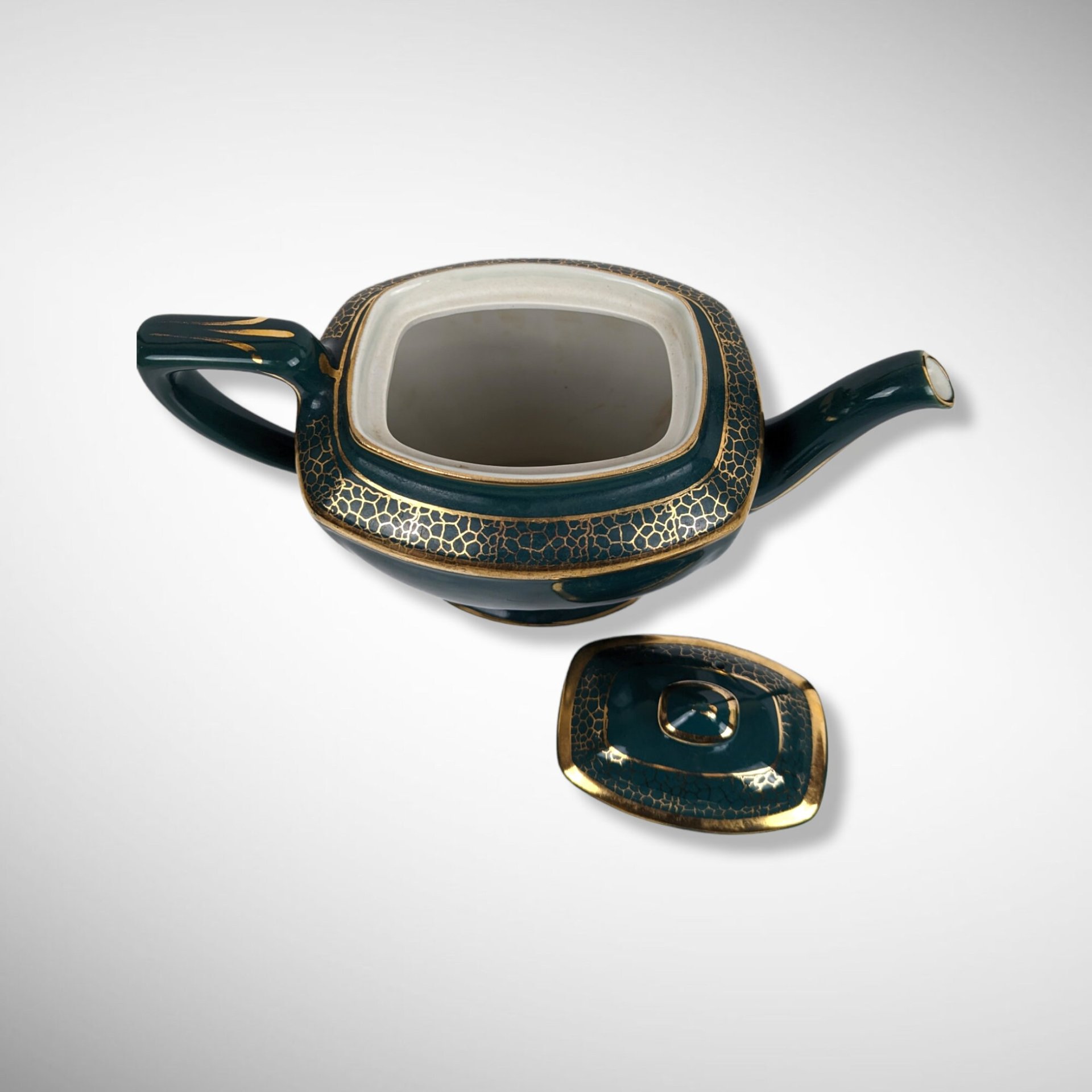 Elegant Vintage Hall Green and Gold Teapot 0120 - Classic Charm for Your Teatime
