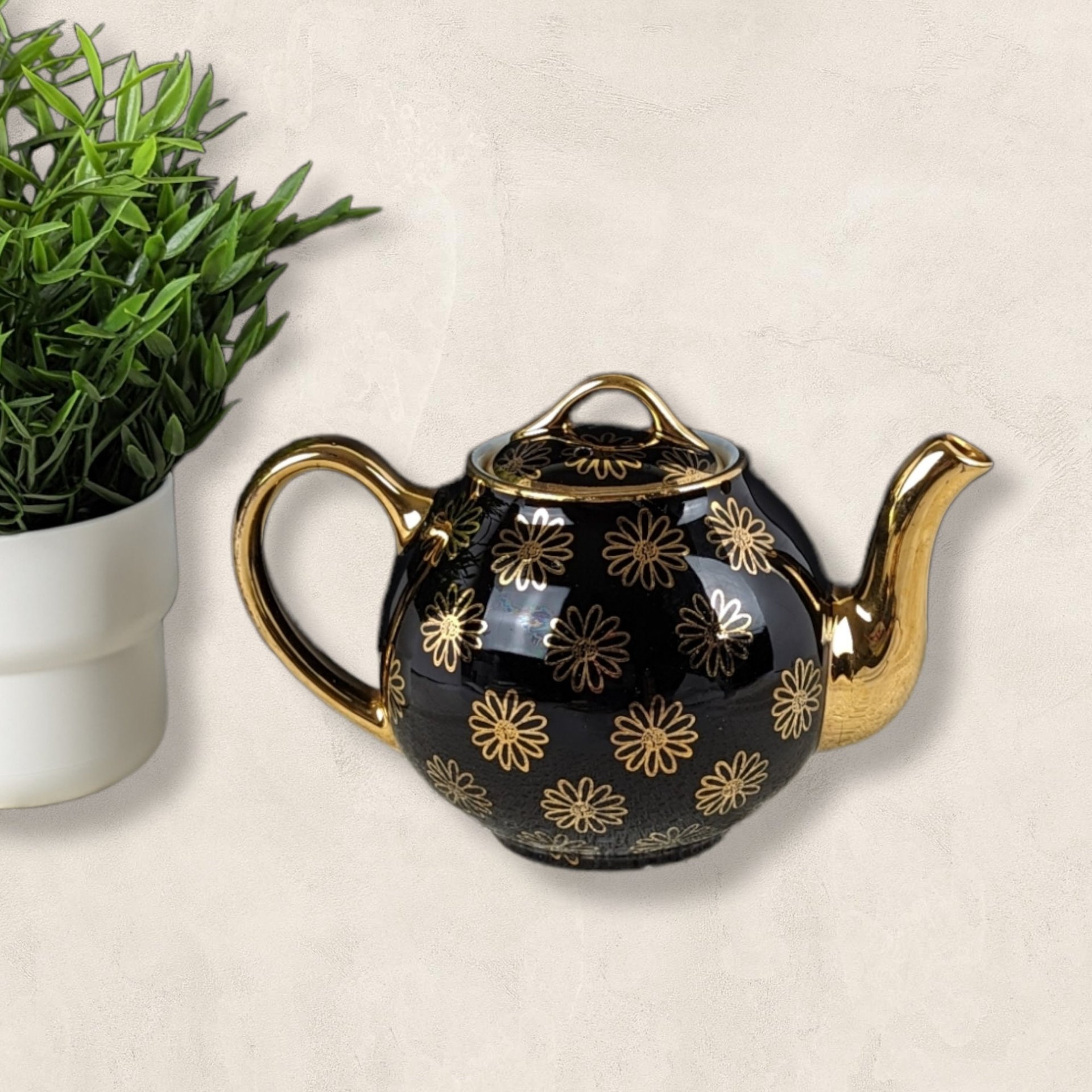 Vintage Hall 050 GL French Daisy Teapot (6-Cup)