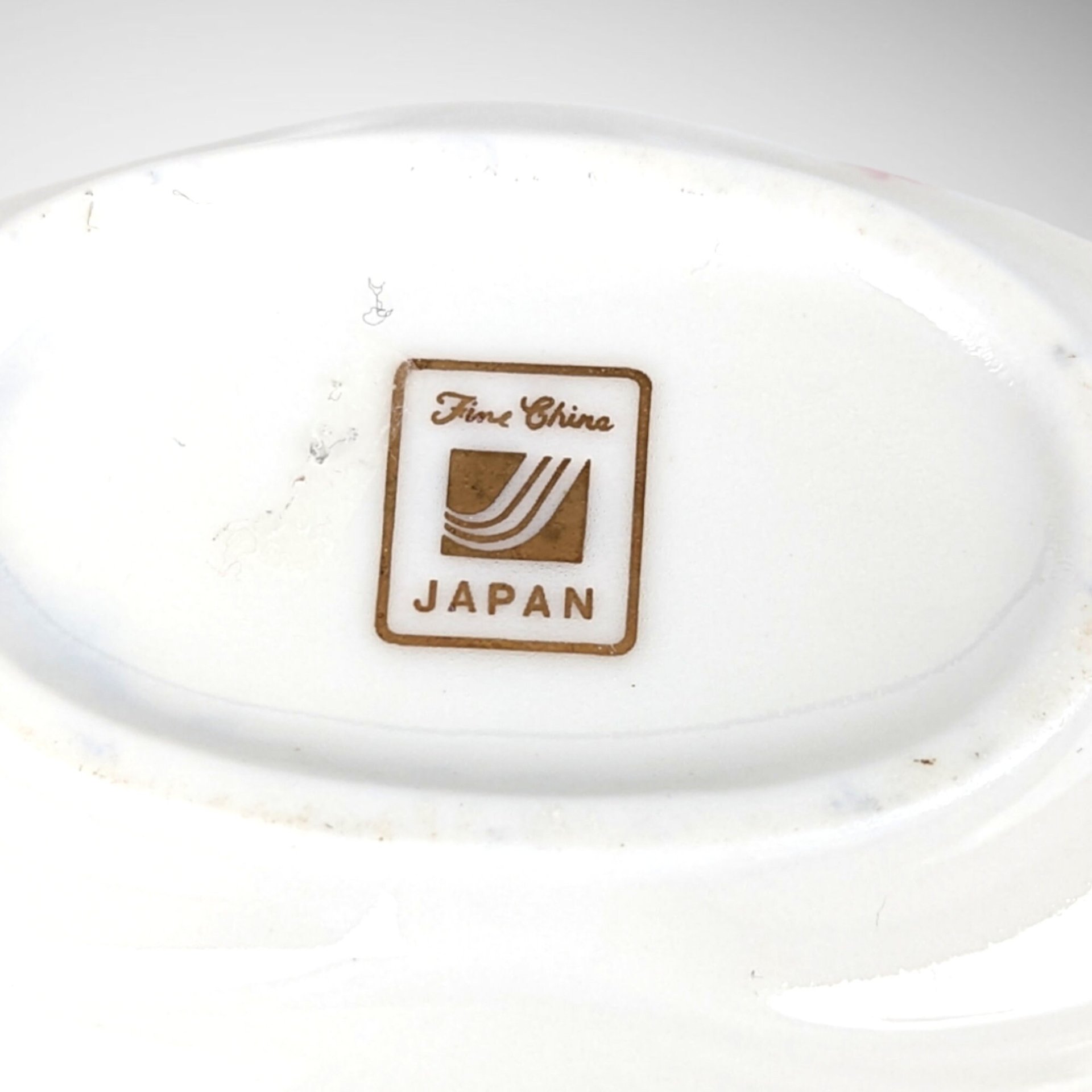 Vintage Fine China Japan Shell Shaped Bud Vase with Pink Flowers (4")