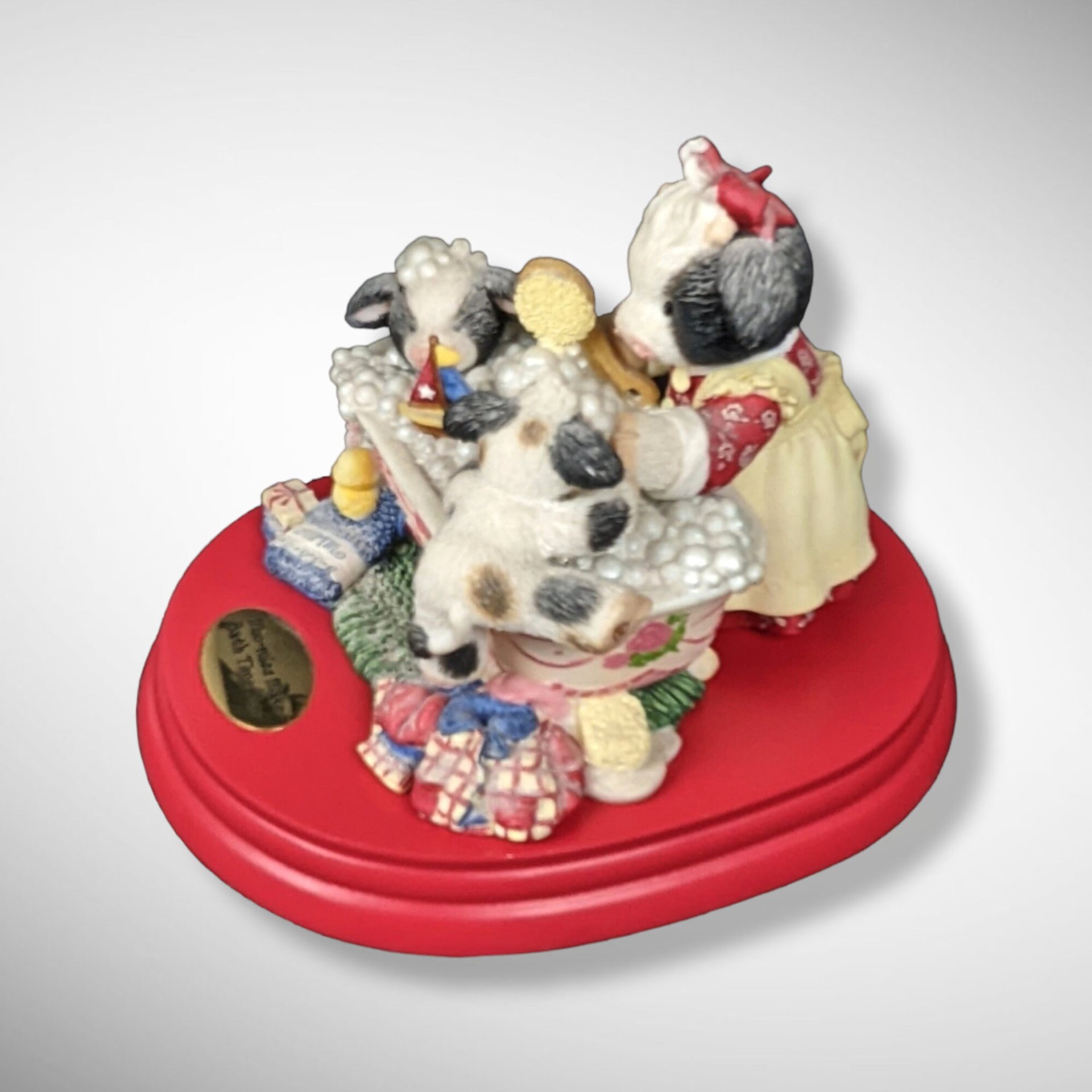 2001 Enesco Resin Moo-Mies Make Bath Time Fun Figurine with Base