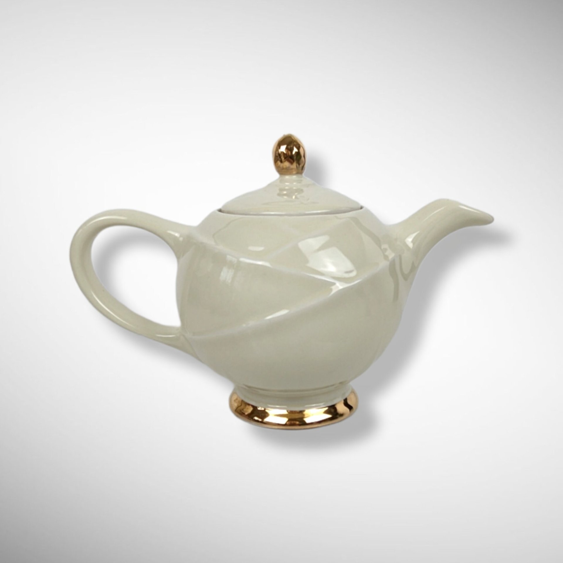 Vintage Hall 0218 6-Cup Cream Teapot with Gold Trim