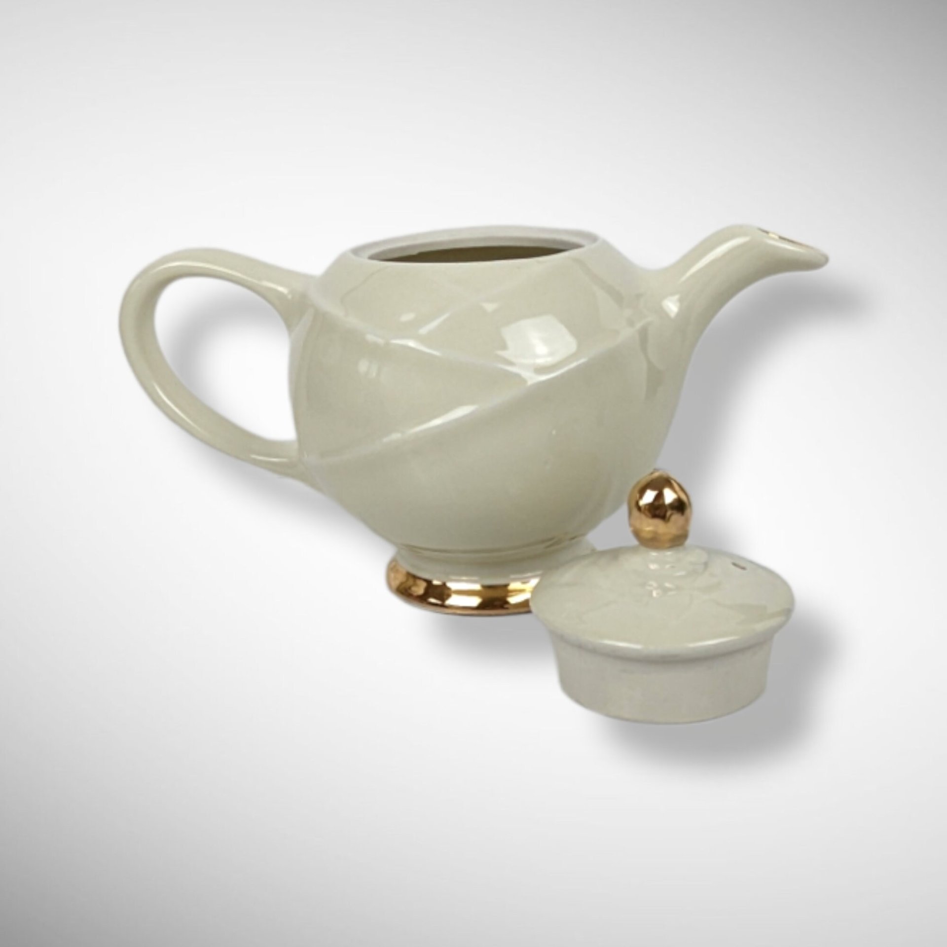 Vintage Hall 0218 6-Cup Cream Teapot with Gold Trim