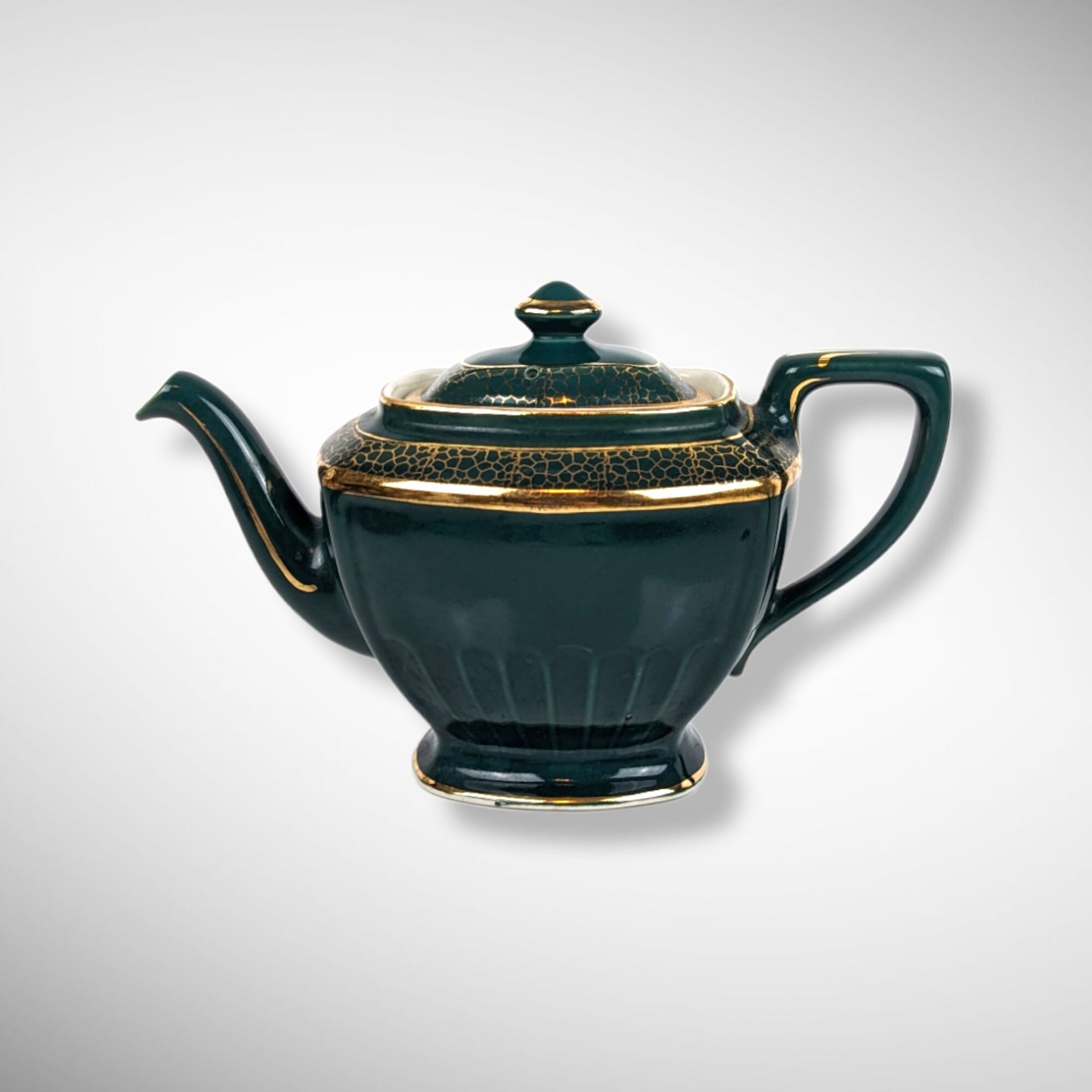 Elegant Vintage Hall Green and Gold Teapot 0120 - Classic Charm for Your Teatime
