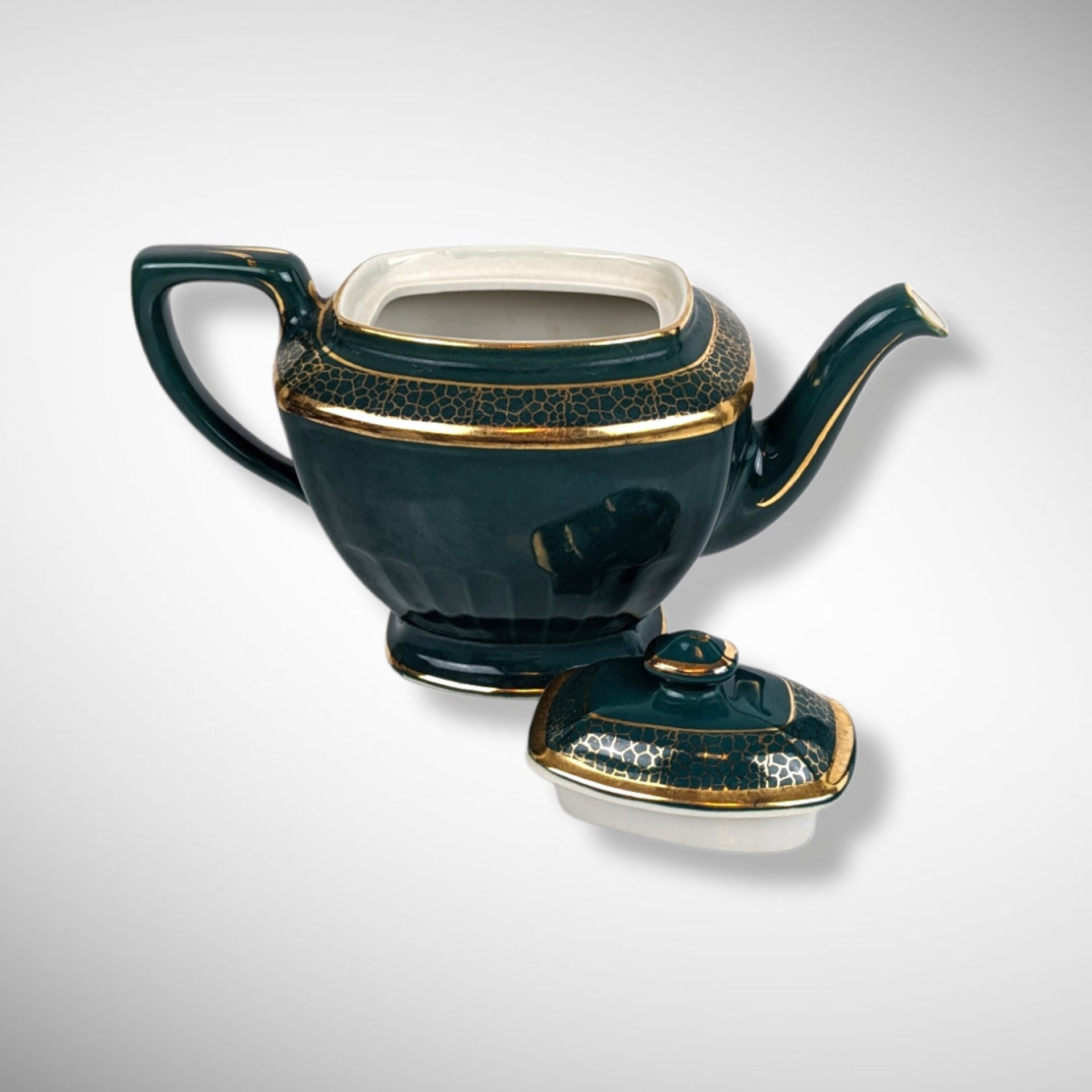 Elegant Vintage Hall Green and Gold Teapot 0120 - Classic Charm for Your Teatime