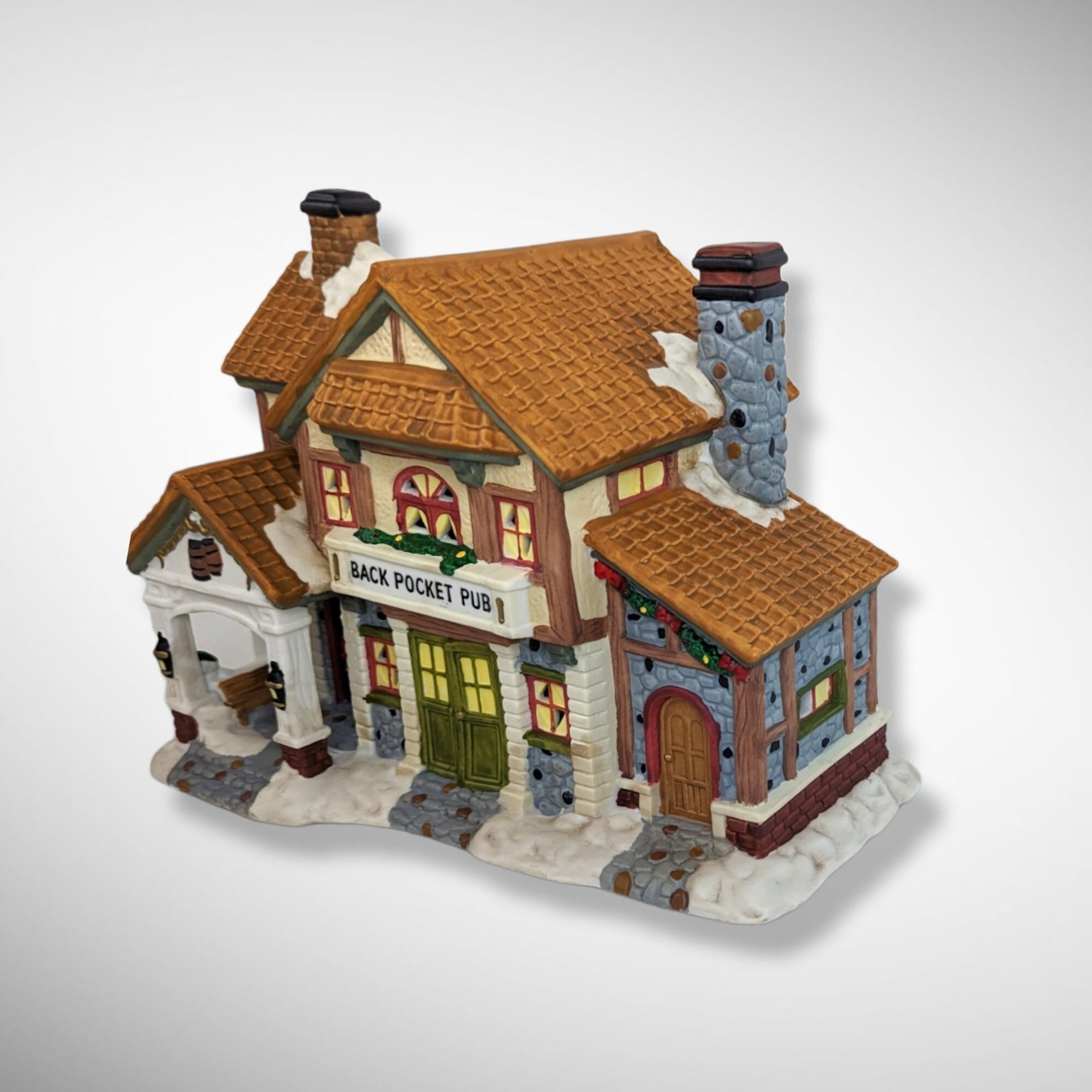 1999 Santa's Workbench Towne Series Back Pocket Pub Lighted House