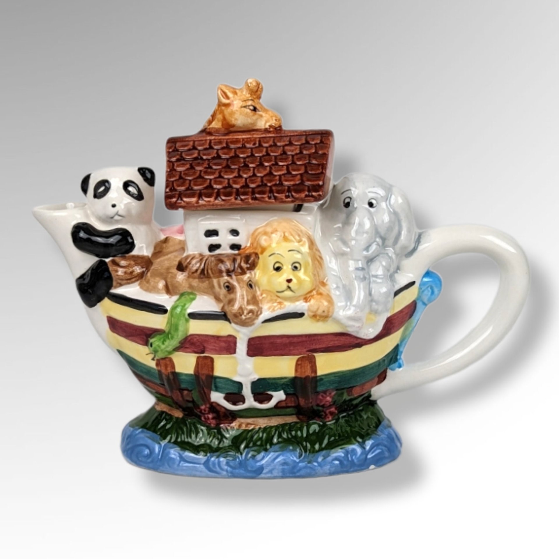 New World Specialties Noahs Ark Teapot