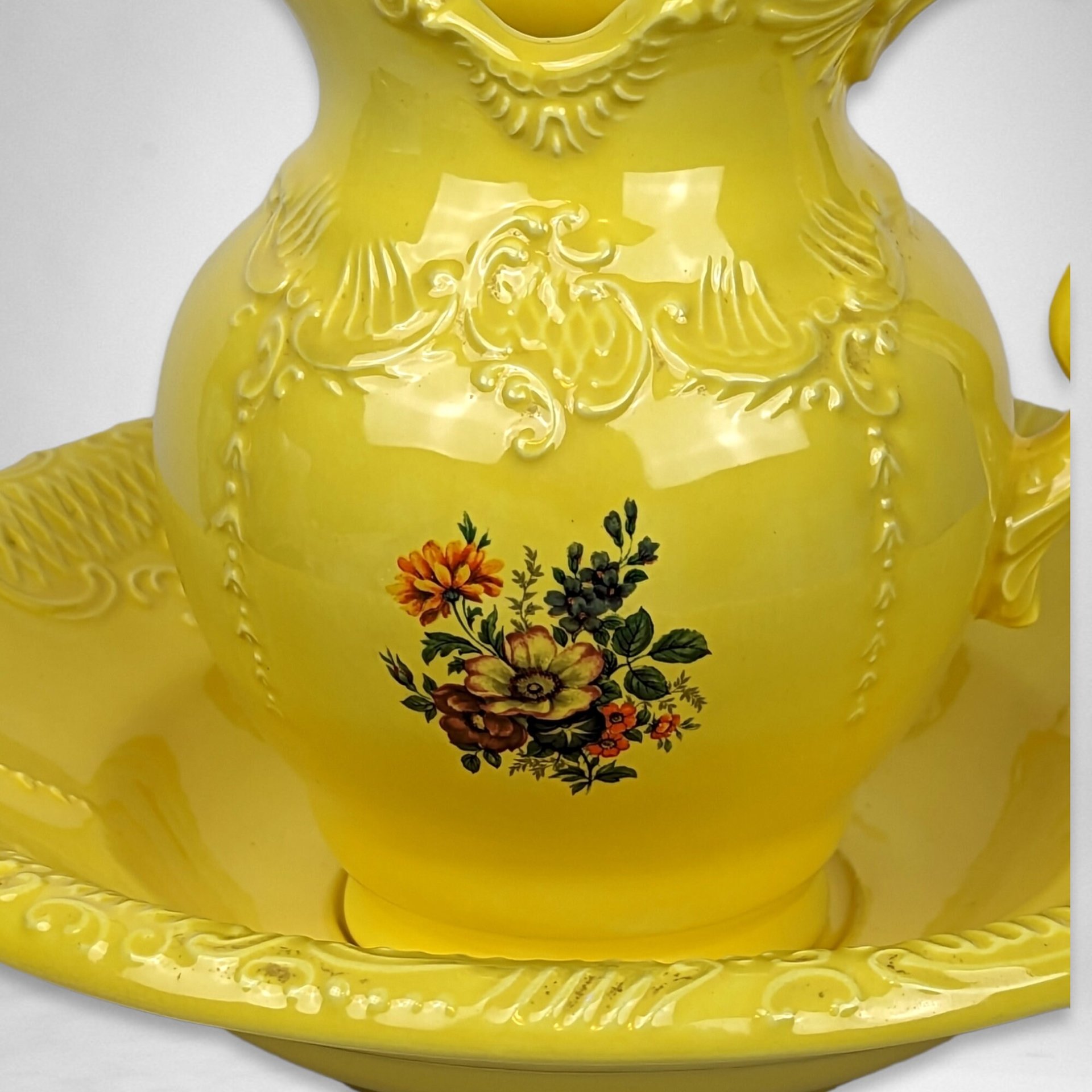Vintage 1977 Yellow Arnels Pitcher and Basin