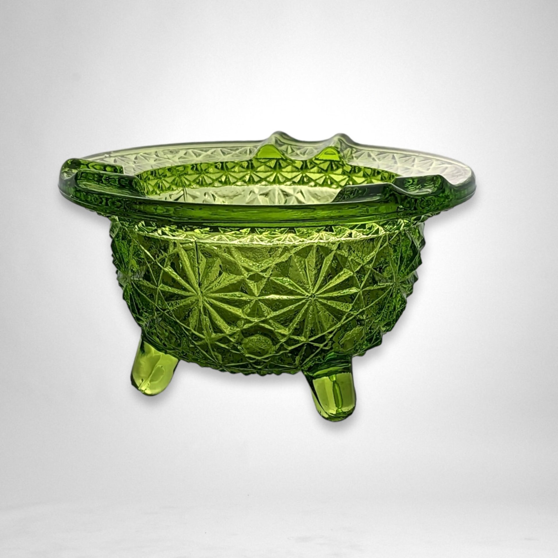 Green Beauty: Vintage Daisy & Button Ashtray/Trinket - Collectible Glass Gem