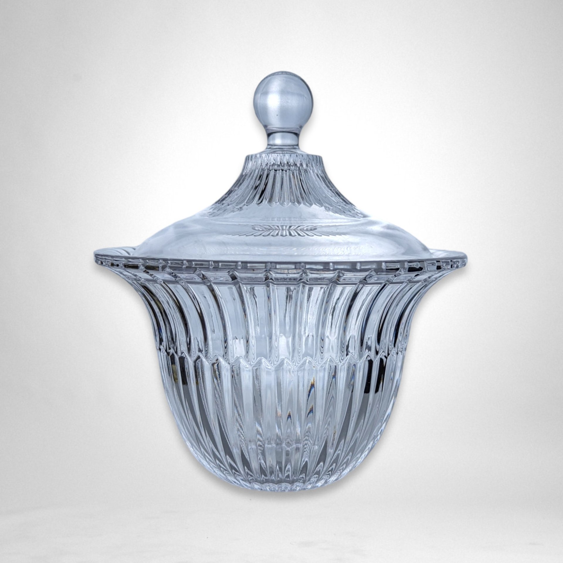 Vintage Clear Glass Covered Candy Dish – Timeless Elegance for Sweet Delights