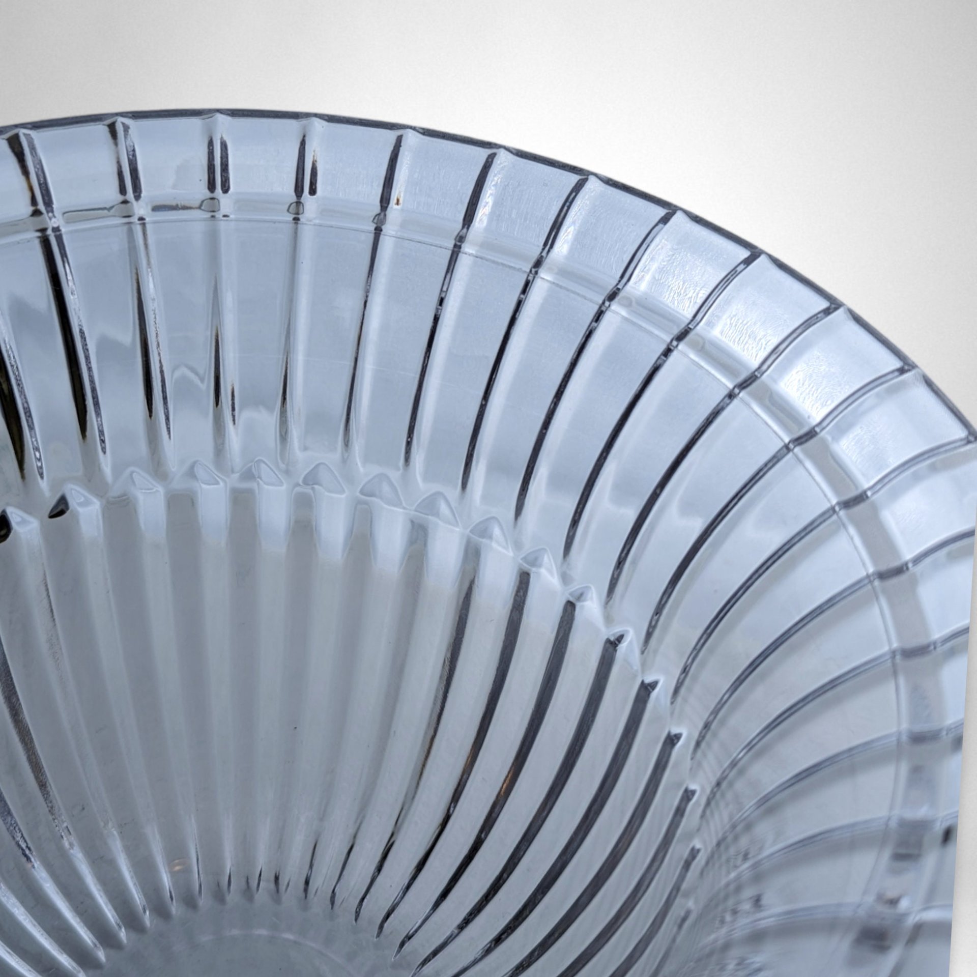 Vintage Clear Glass Covered Candy Dish – Timeless Elegance for Sweet Delights