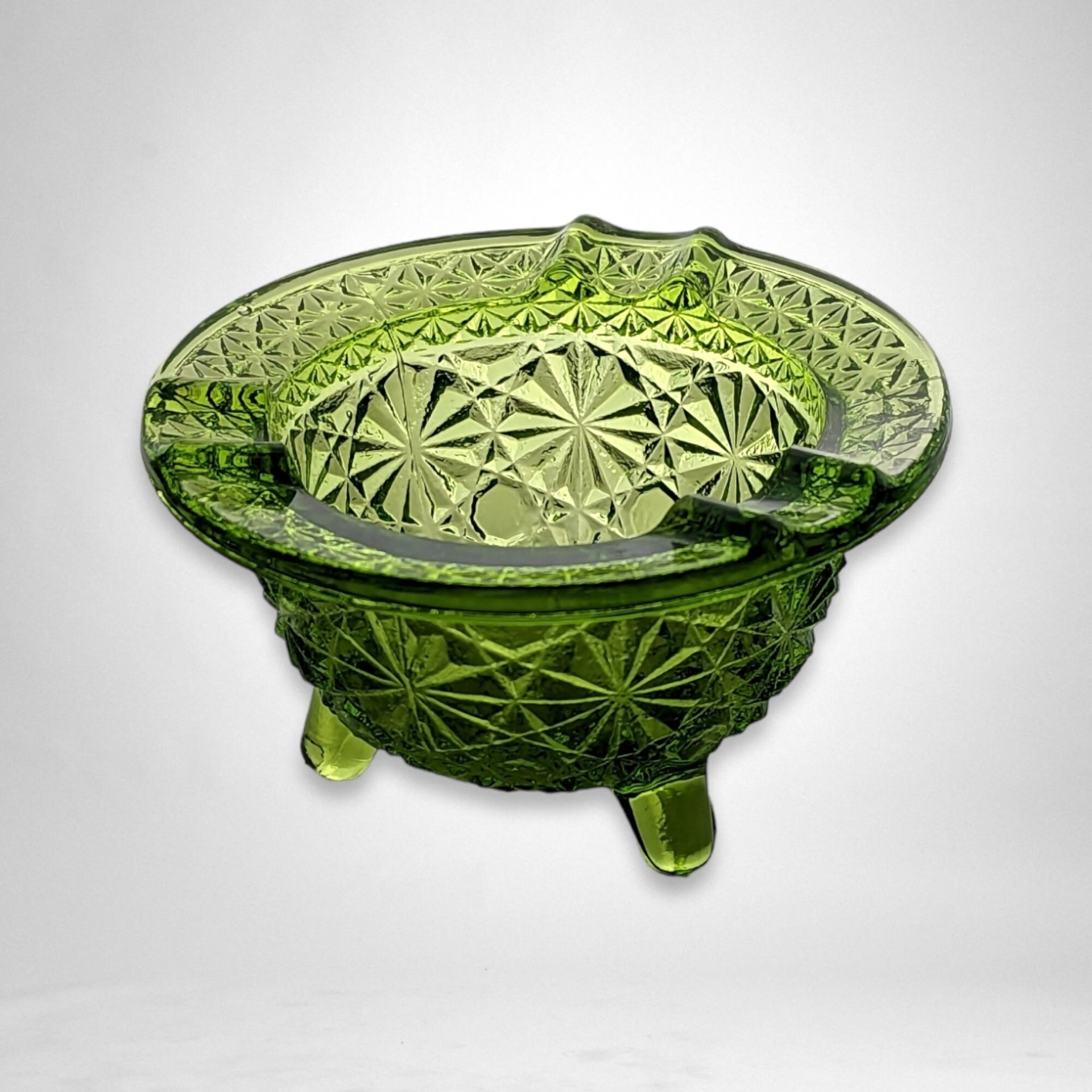 Green Beauty: Vintage Daisy & Button Ashtray/Trinket - Collectible Glass Gem