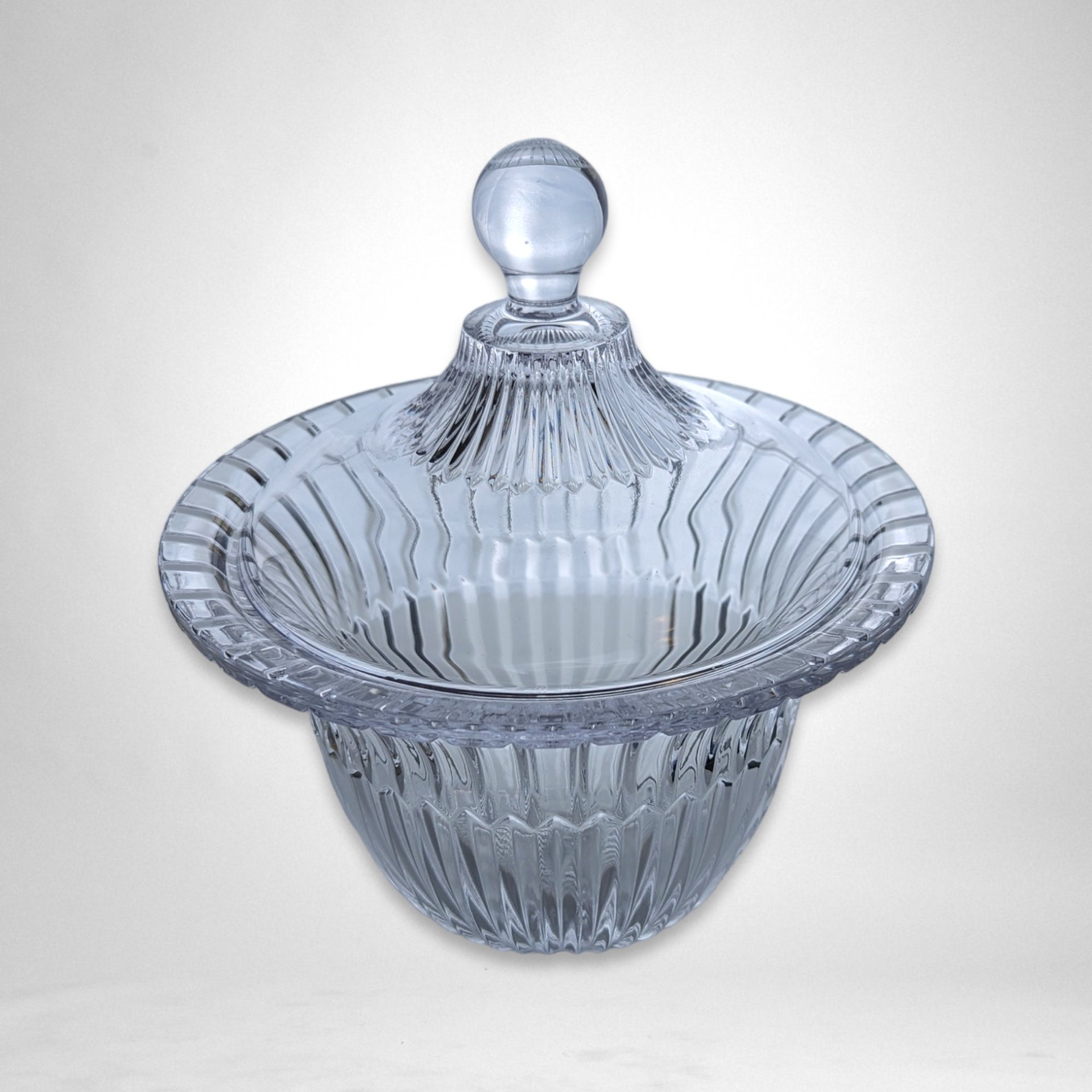 Vintage Clear Glass Covered Candy Dish – Timeless Elegance for Sweet Delights
