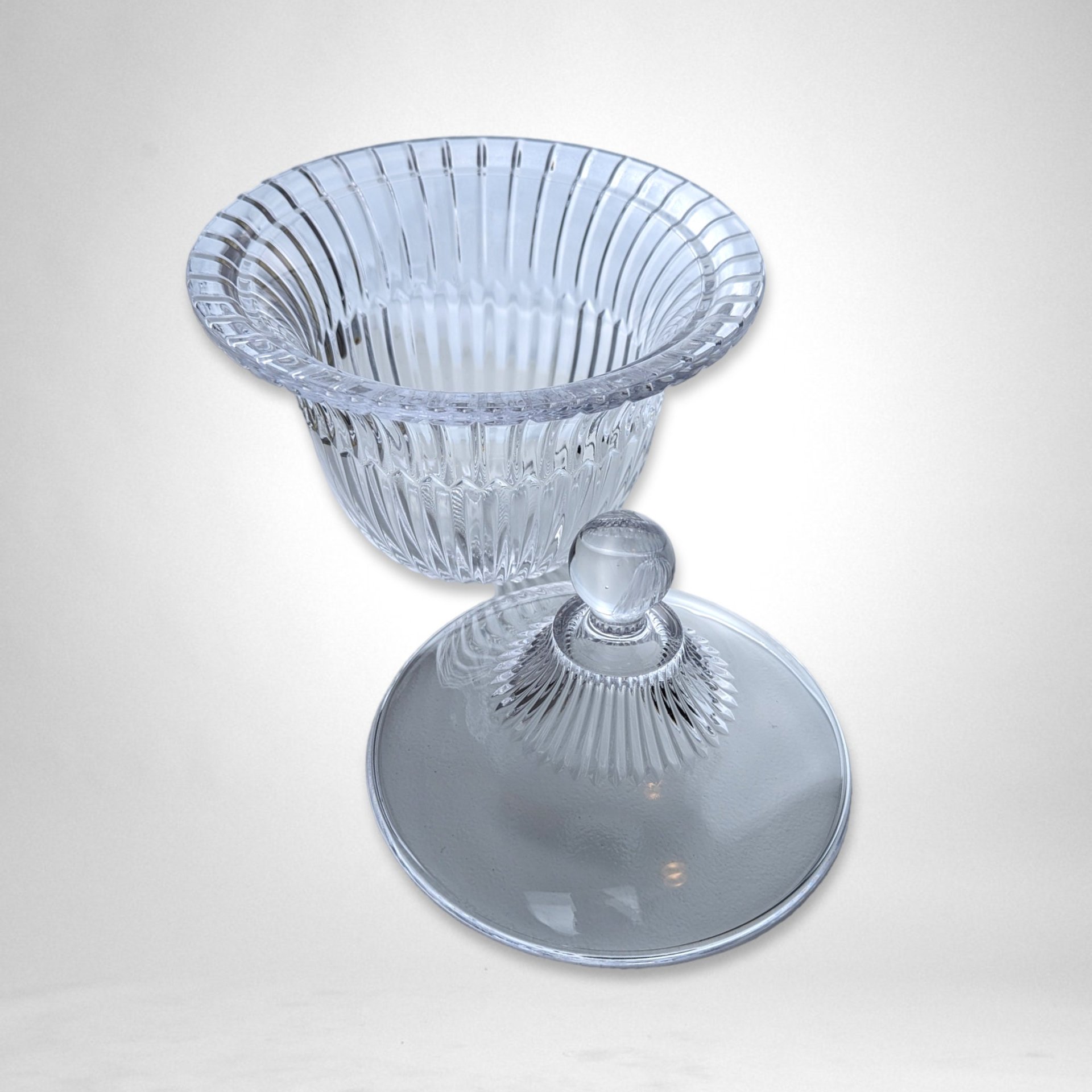 Vintage Clear Glass Covered Candy Dish – Timeless Elegance for Sweet Delights
