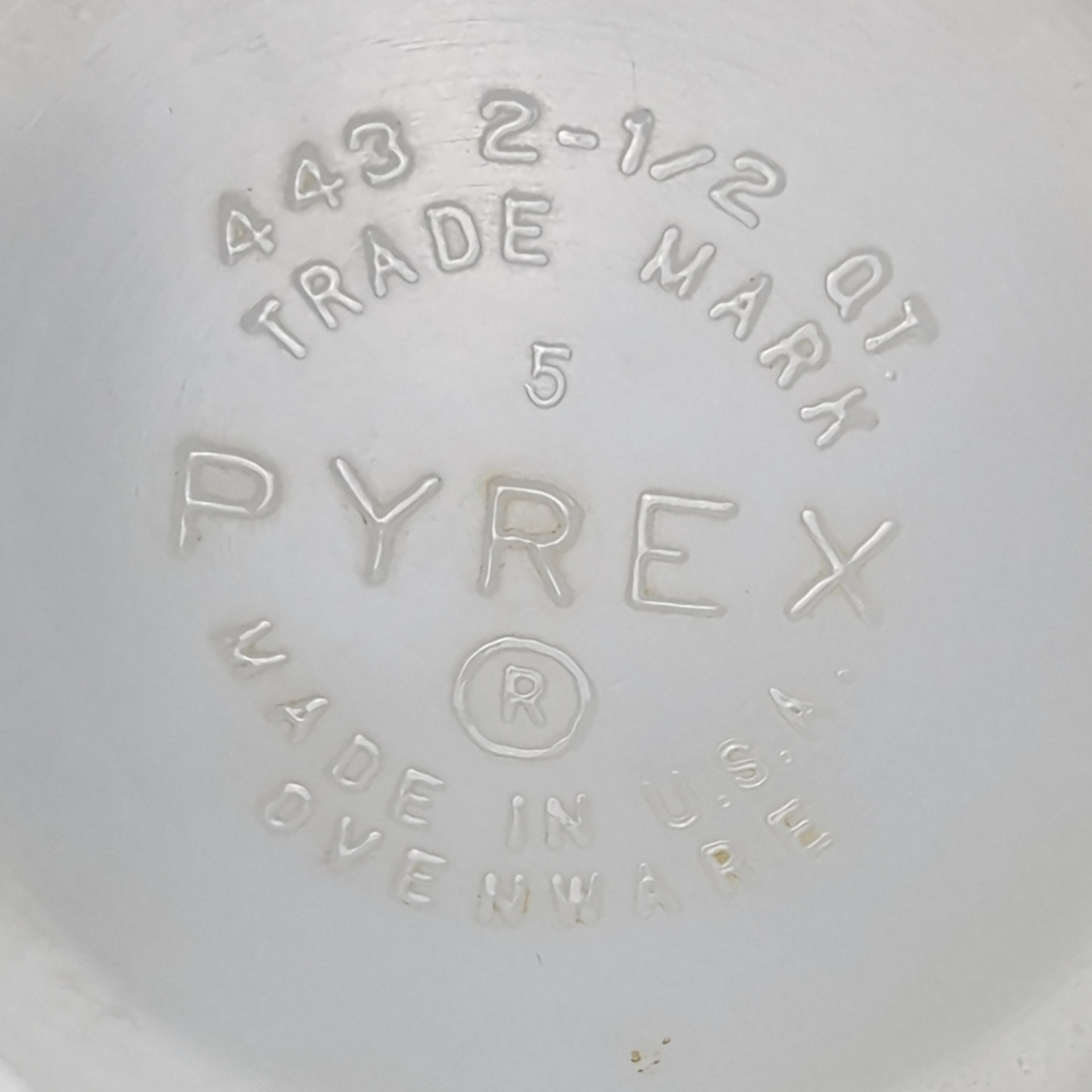 Pyrex Butterprint White 10" Cinderella Mixing Bowl 2 1/2 Quart 443, Used Condition