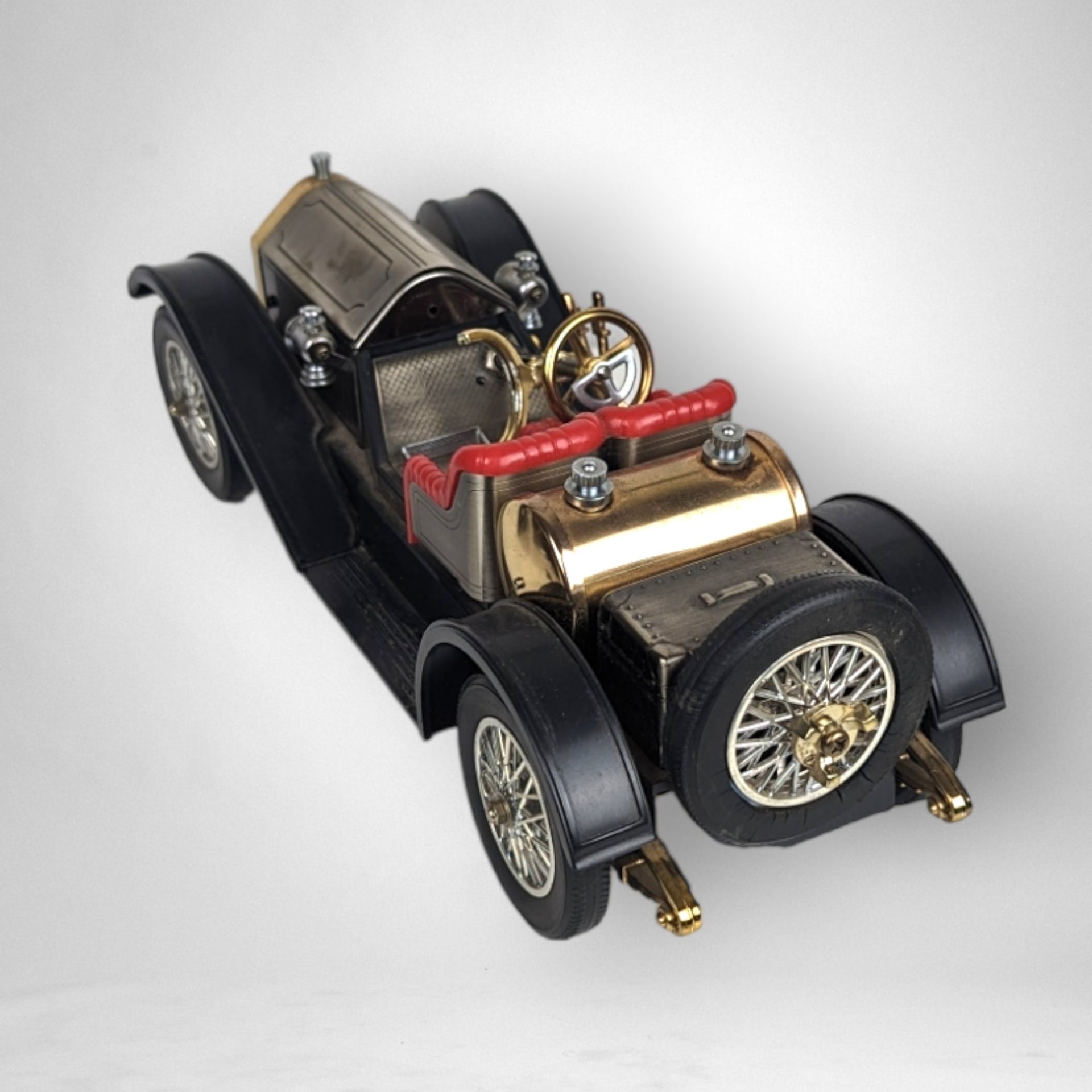 Stutz Bearcat 1913 Model Car - Classic Replica, No Radio Functionality