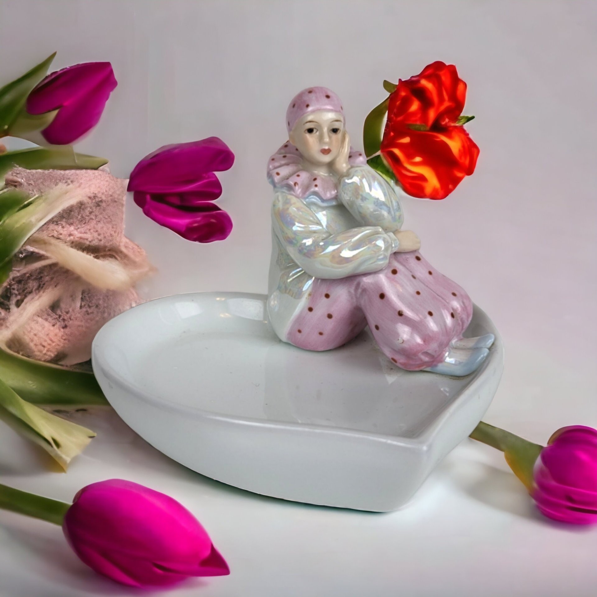 1992 San Francisco Music Box Pierrot Clown Heart-Shaped Musical Dish - Whimsical Melodies and Charm