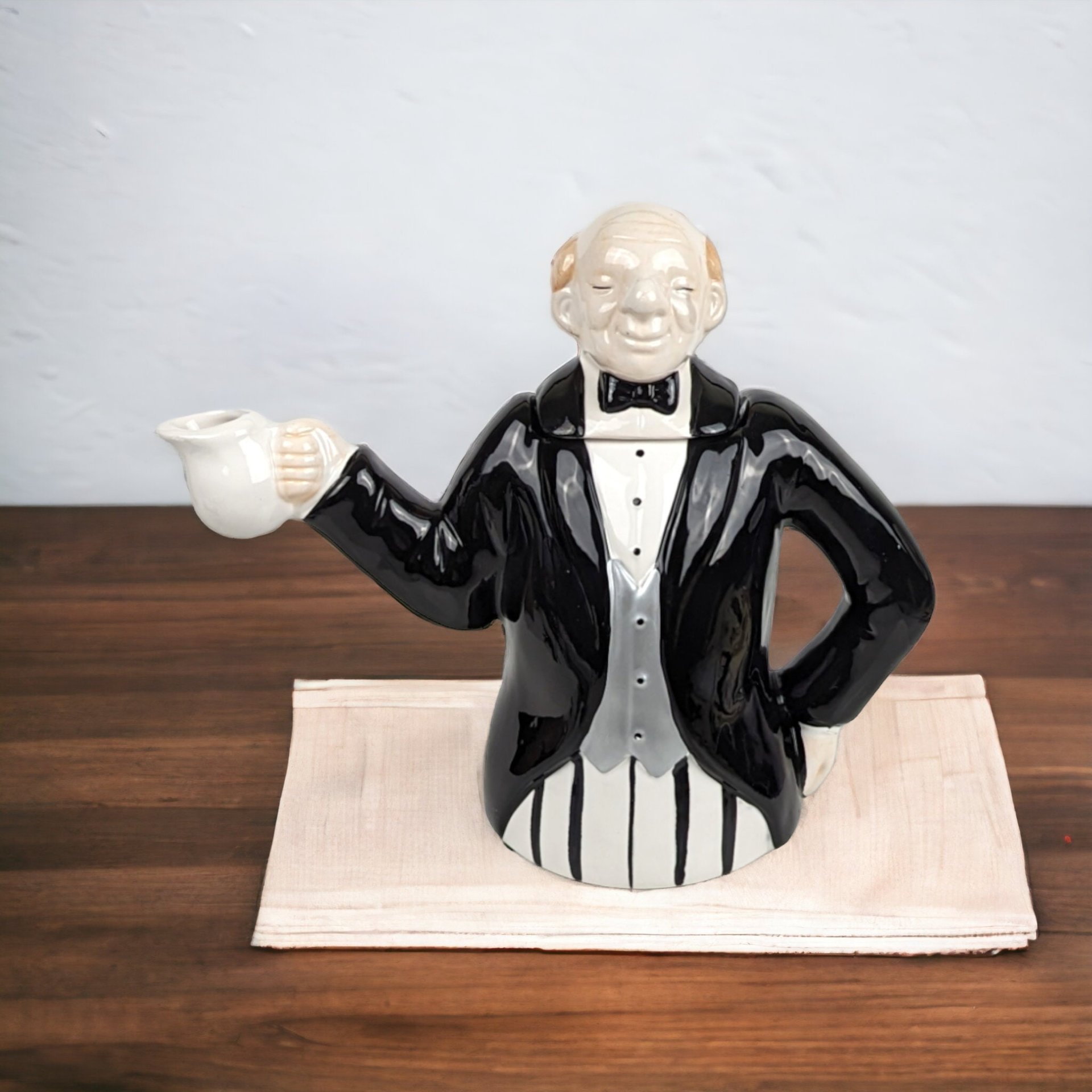 1992 Bombay Butler/Waiter Decorative Ceramic Teapot