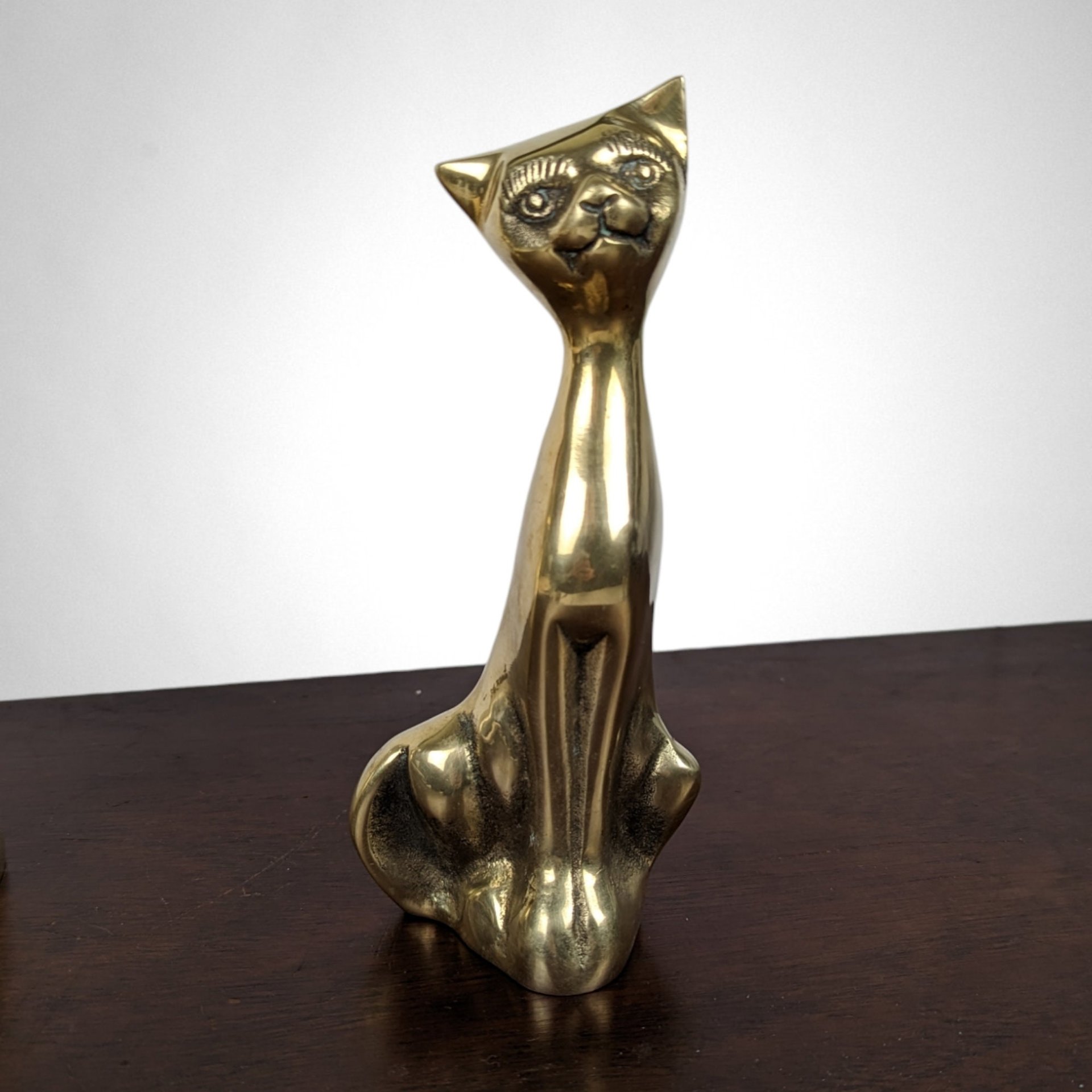 Vintage Pair of Brass Cat Figurines - Timeless Feline Decor