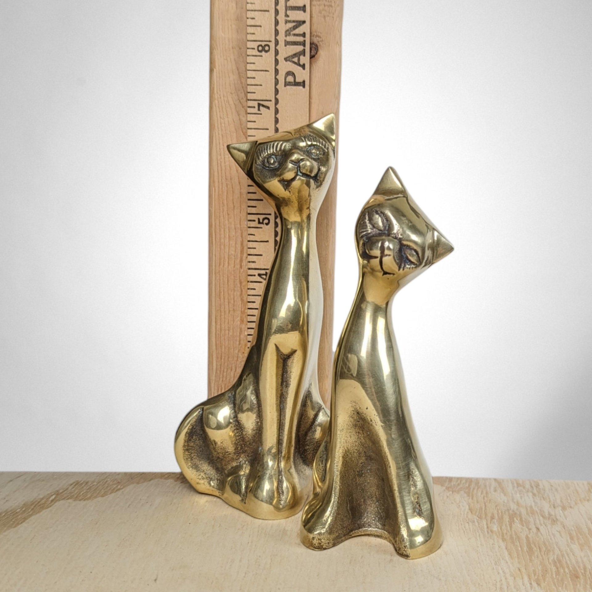 Vintage Pair of Brass Cat Figurines - Timeless Feline Decor