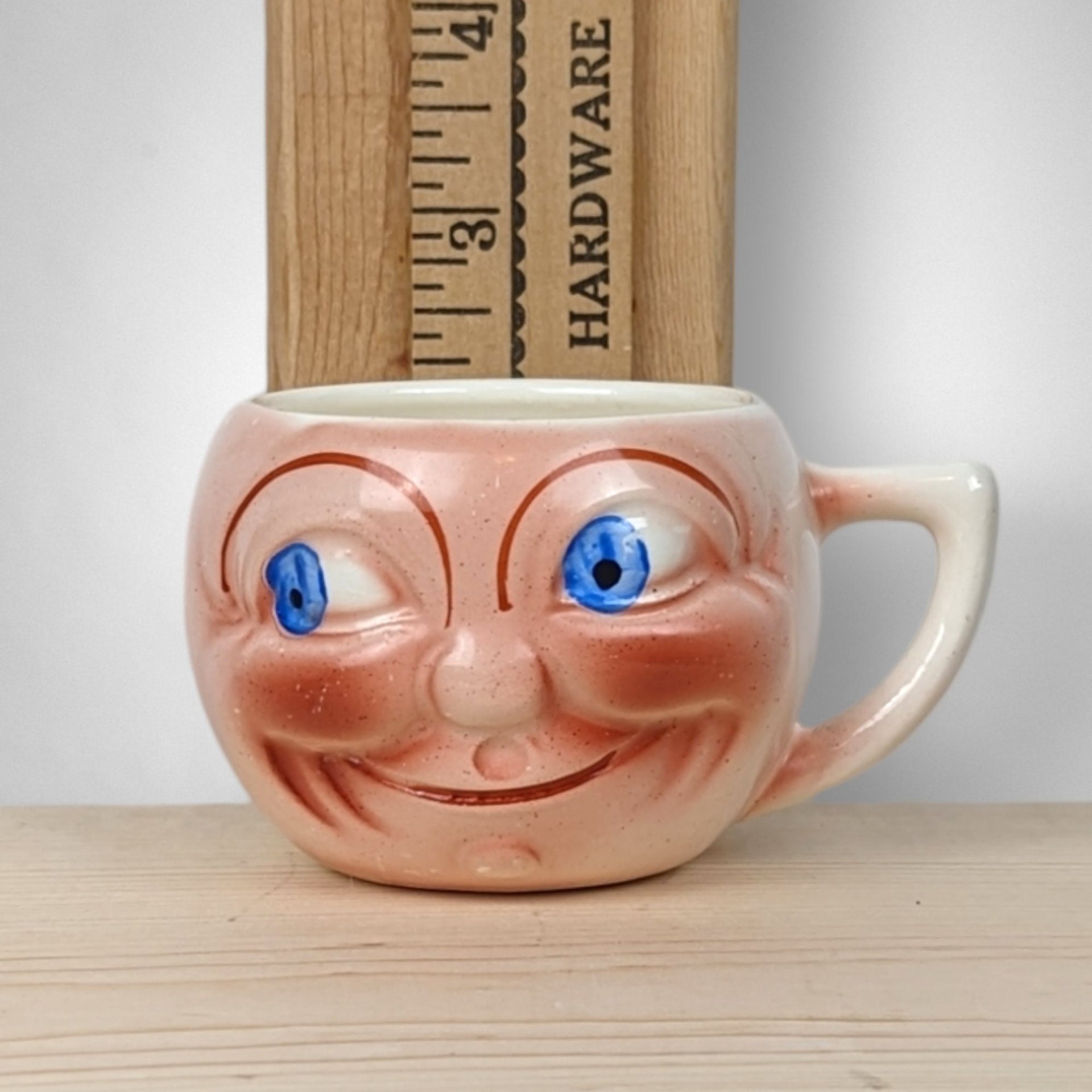 Vintage Czechoslovakia Smiling Face Mug: A Cheerful Classic