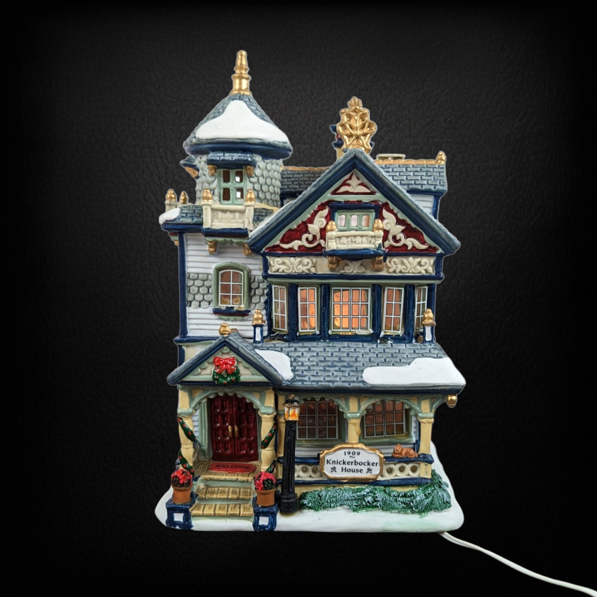 Lemax Knickerbocker Light-Up House: Charming Holiday Decor