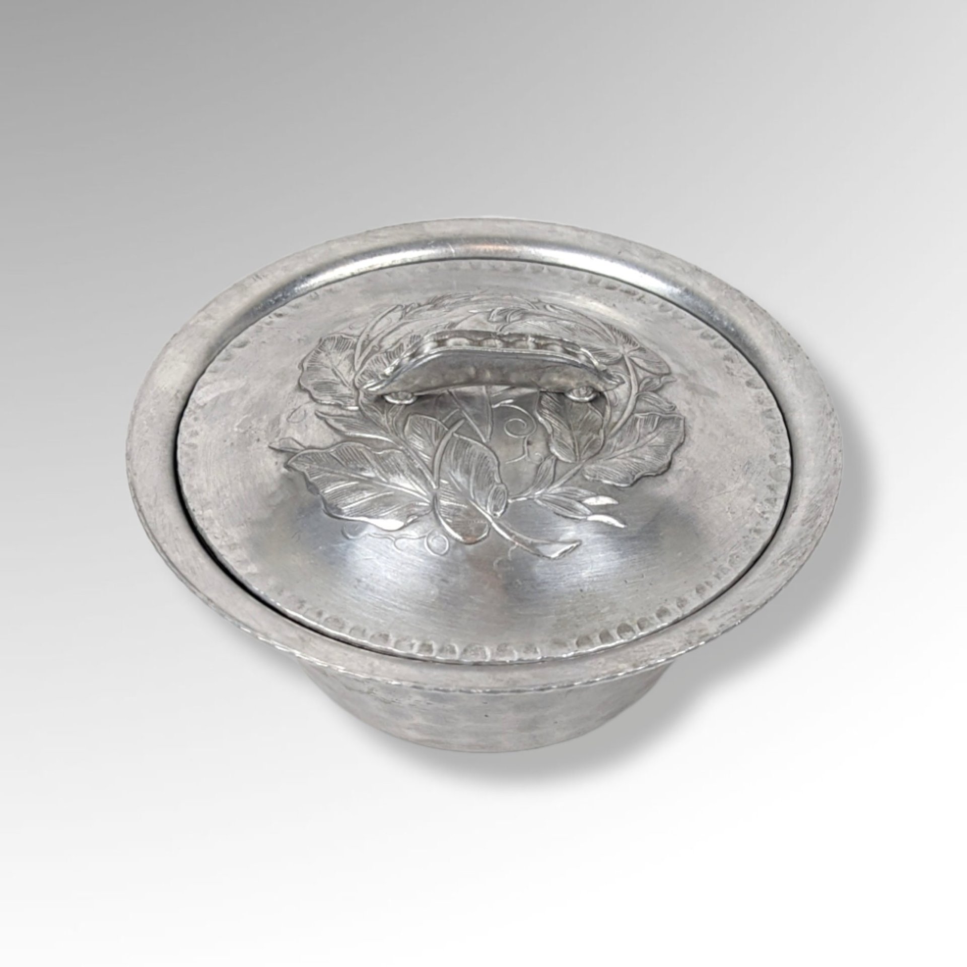 Vintage Everlast Hammered Aluminum Serving Trio: Bowl, Lid & Dish