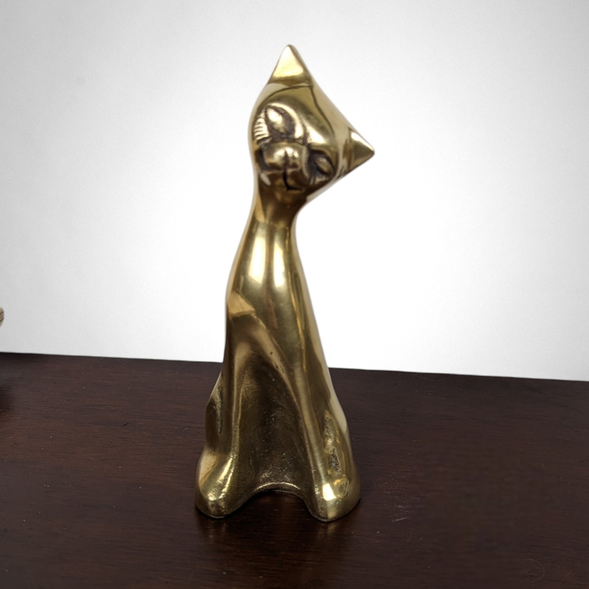 Vintage Pair of Brass Cat Figurines - Timeless Feline Decor