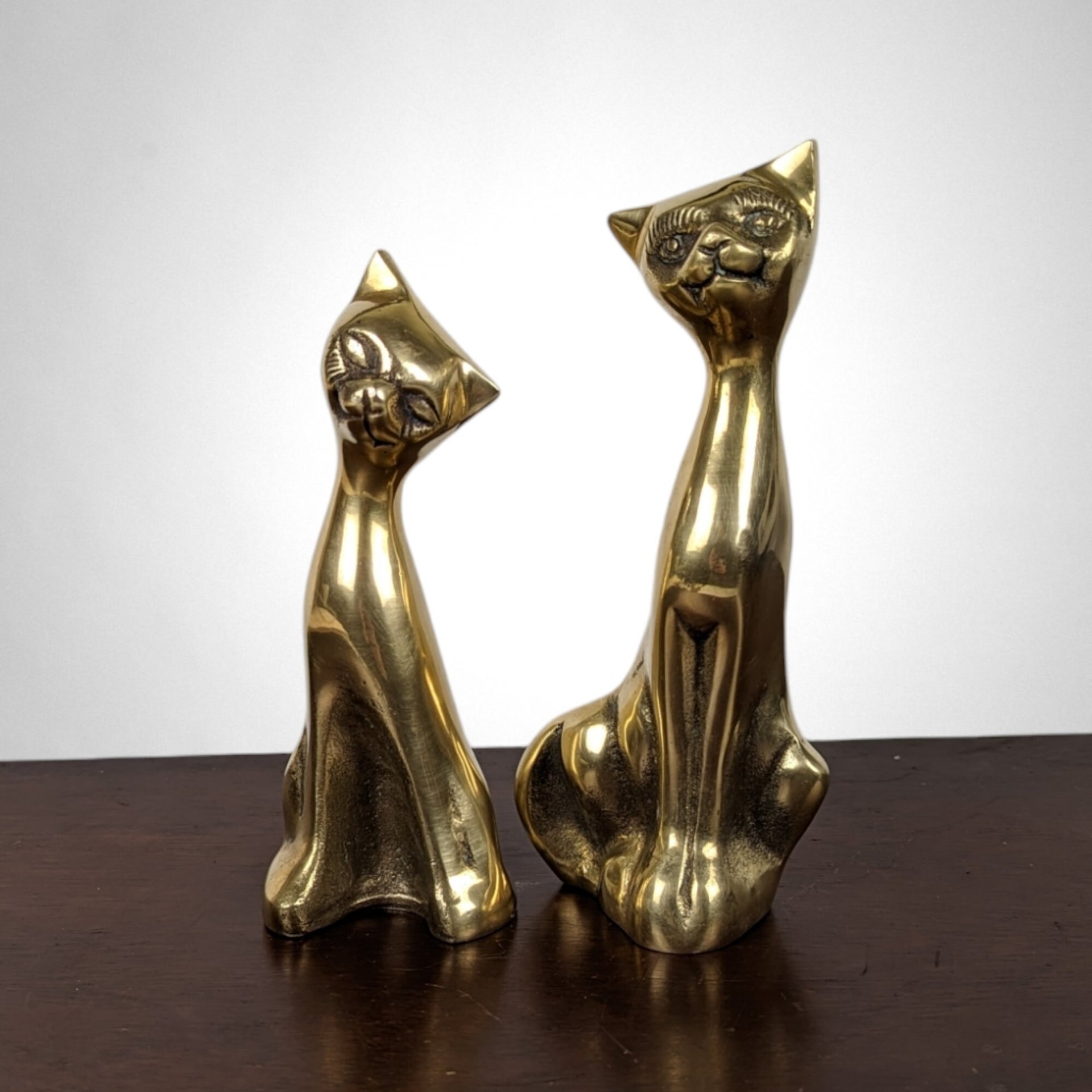 Vintage Pair of Brass Cat Figurines - Timeless Feline Decor