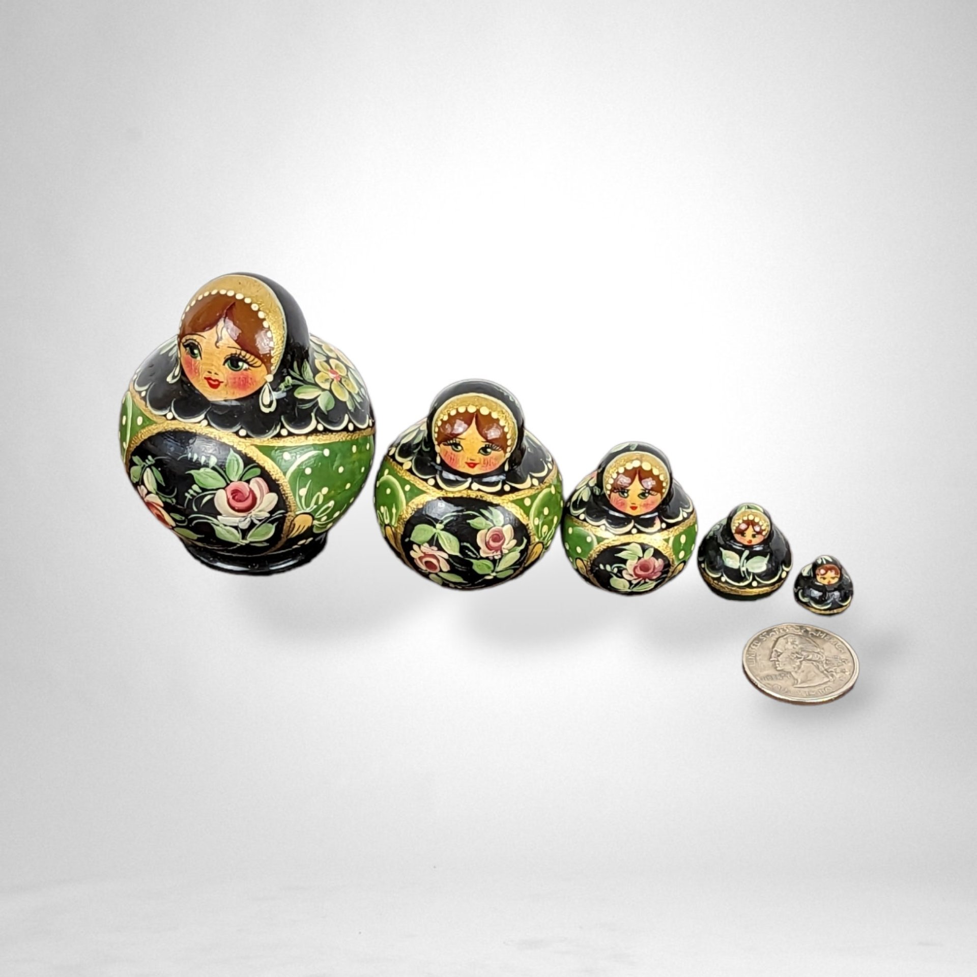 Artistry in Layers: Hand-Painted Russian Nesting Dolls - Set of Exquisite Matryoshka Dolls