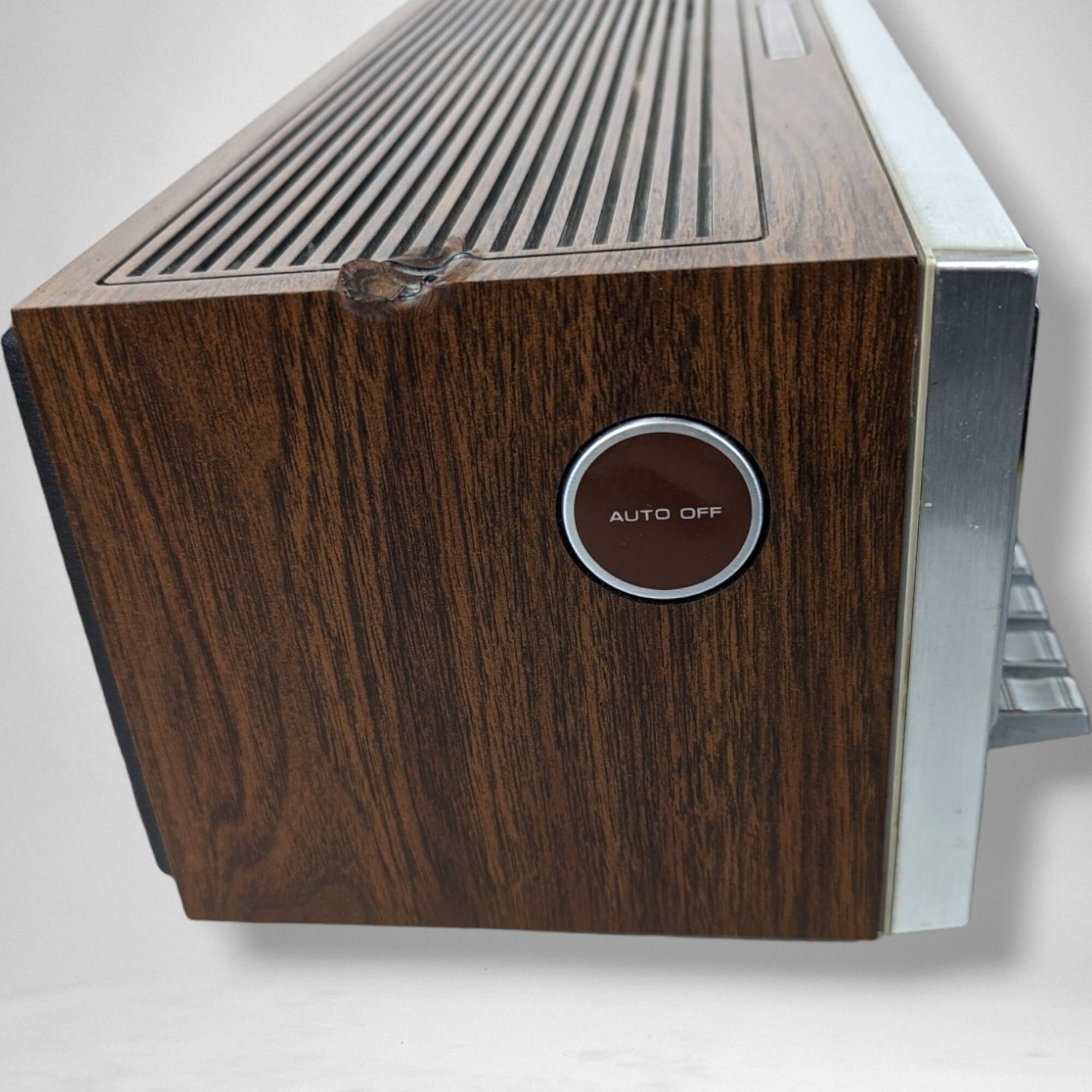 Vintage Soundesign AM/FM Electronic Clock/Cassette Recorder - Retro Audio Device