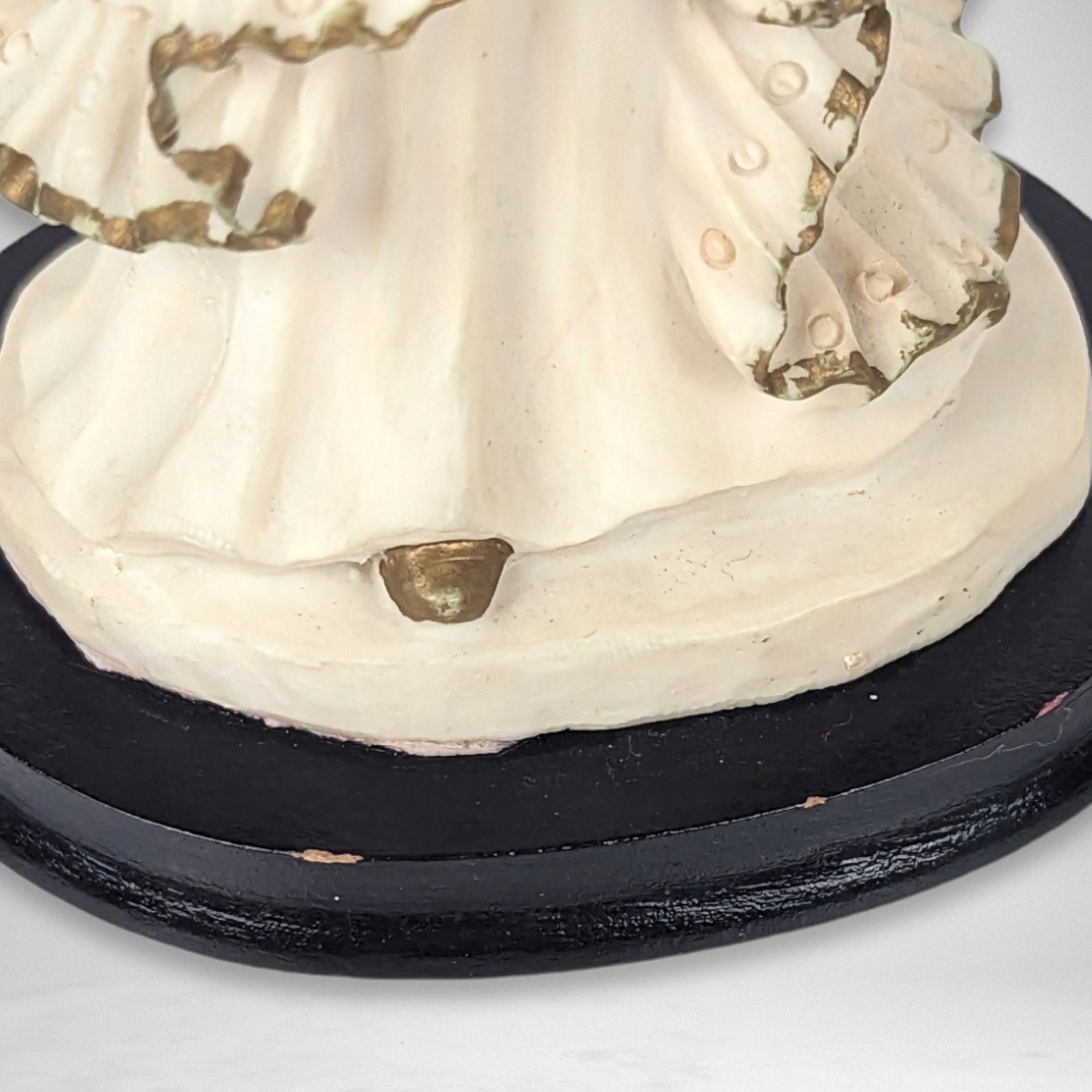 Vintage Resin Victorian Woman Figurine - Elegant Collectible Home Decor