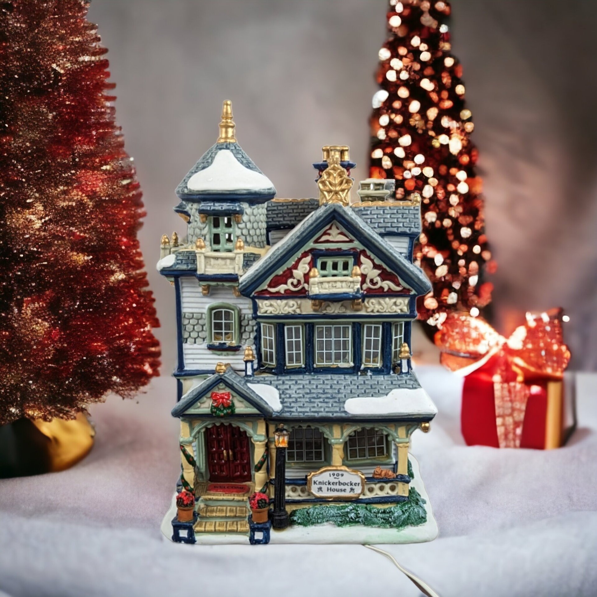 Lemax Knickerbocker Light-Up House: Charming Holiday Decor