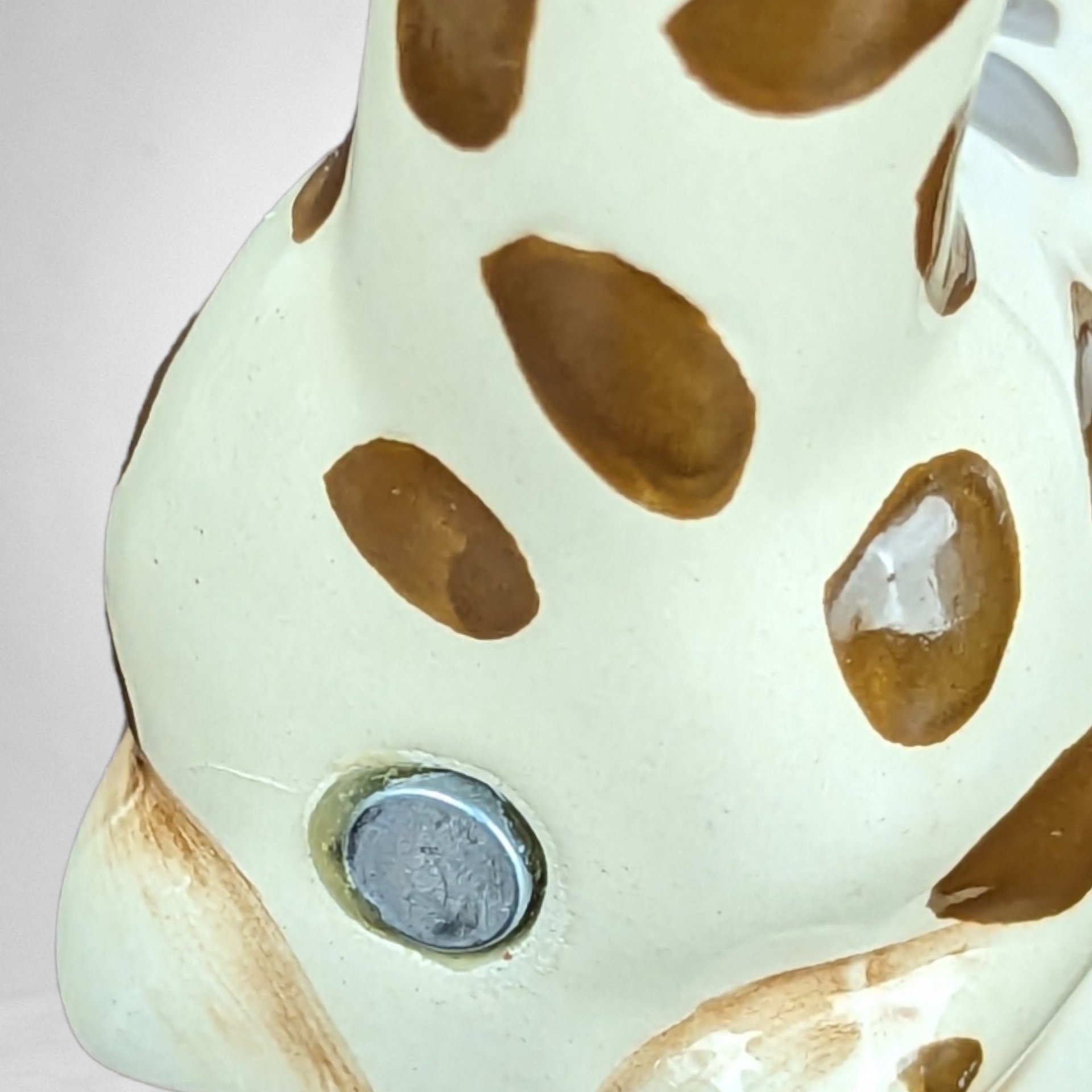 Magnetic Ceramic Giraffe Salt and Pepper Shakers: Quirky Kitchen Decor