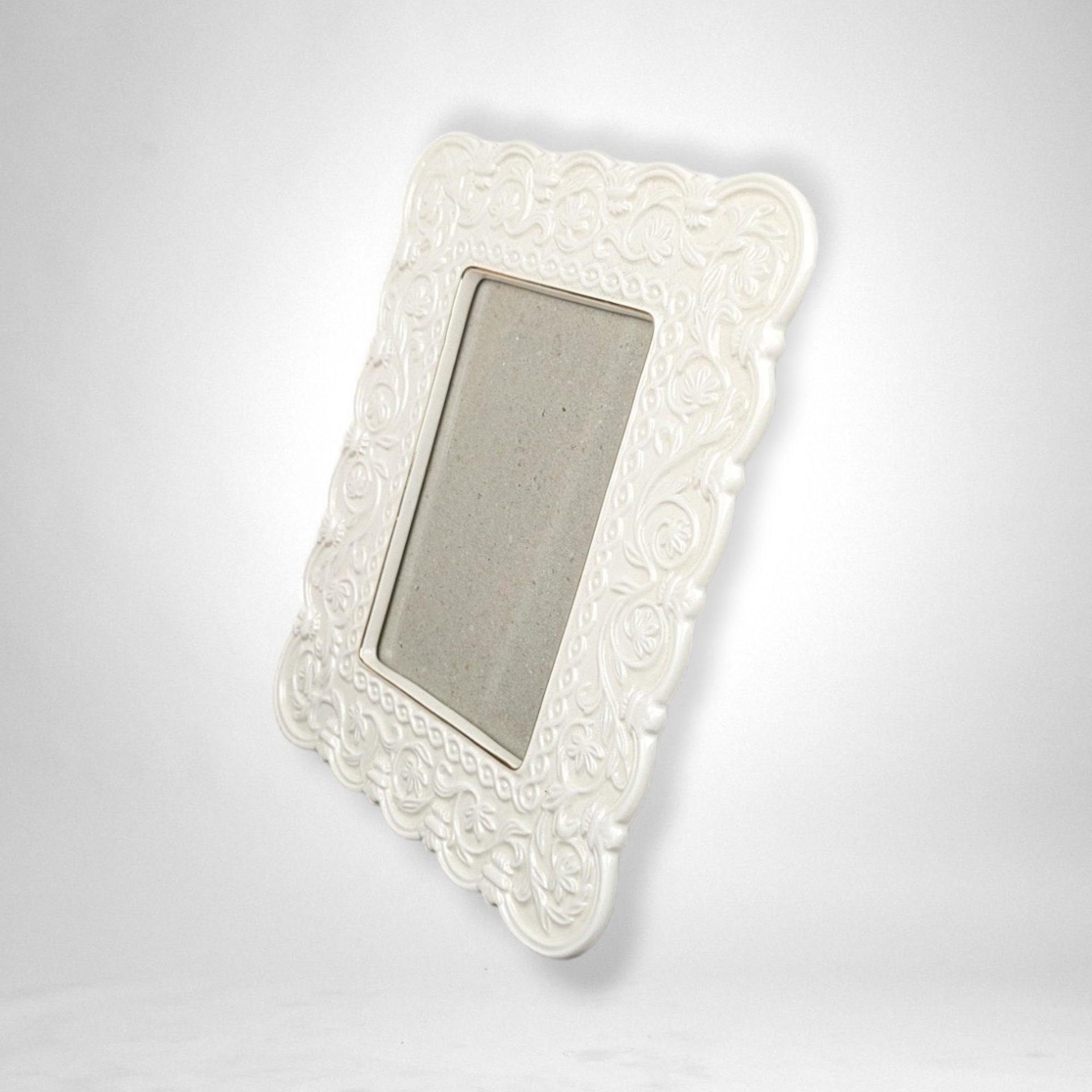 Vintage Ceramic Scroll Design 5x7 Picture Frame