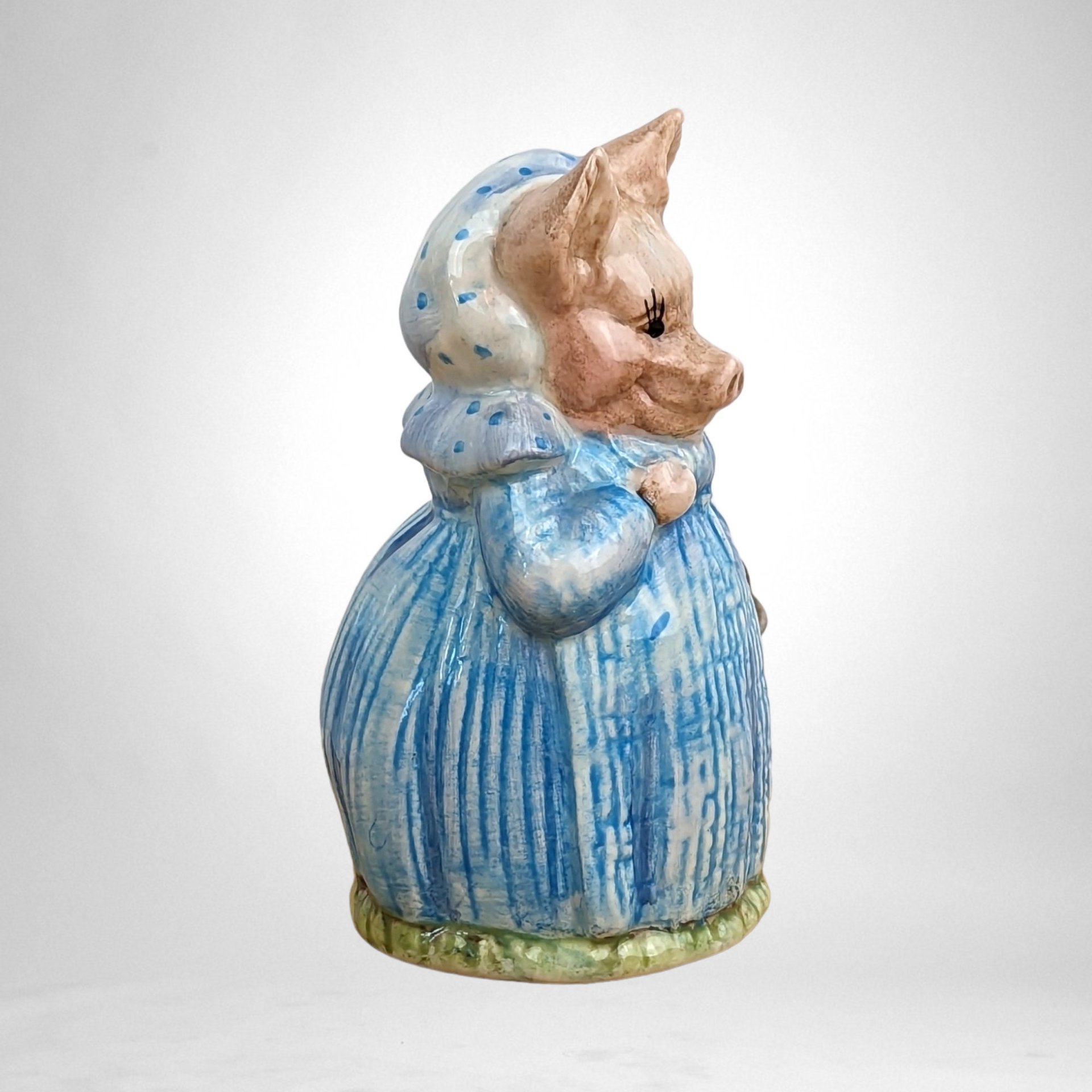 1970 Beatrix Potter "Aunt Pettitoes" Figurine