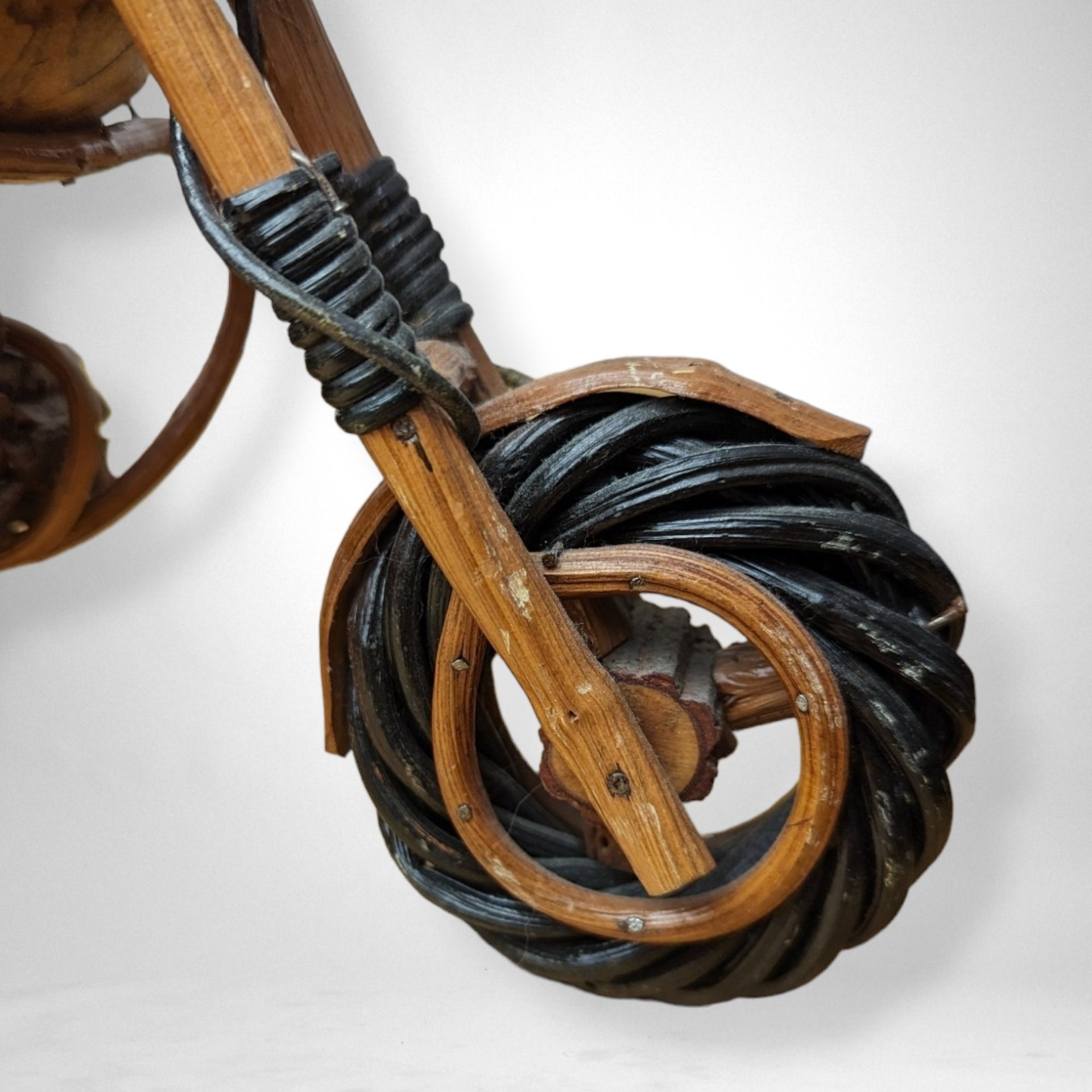 Retro Ride: Vintage Wooden Motorcycle - Handcrafted Nostalgia