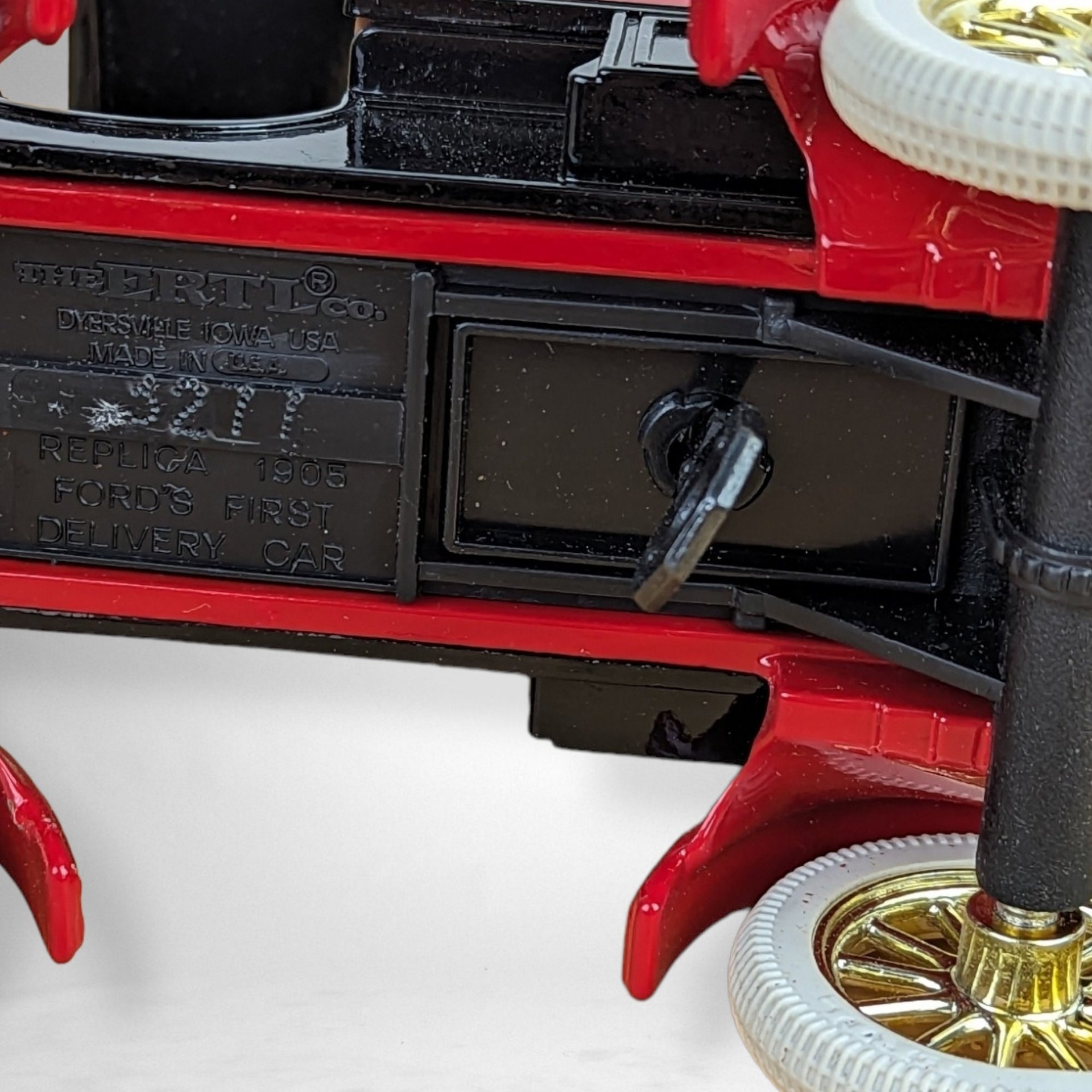 The Nostalgic Collector: 1905 Texaco Ford Delivery Car Metal Locking Bank - Vintage Automotive Memorabilia and Functional Collectible