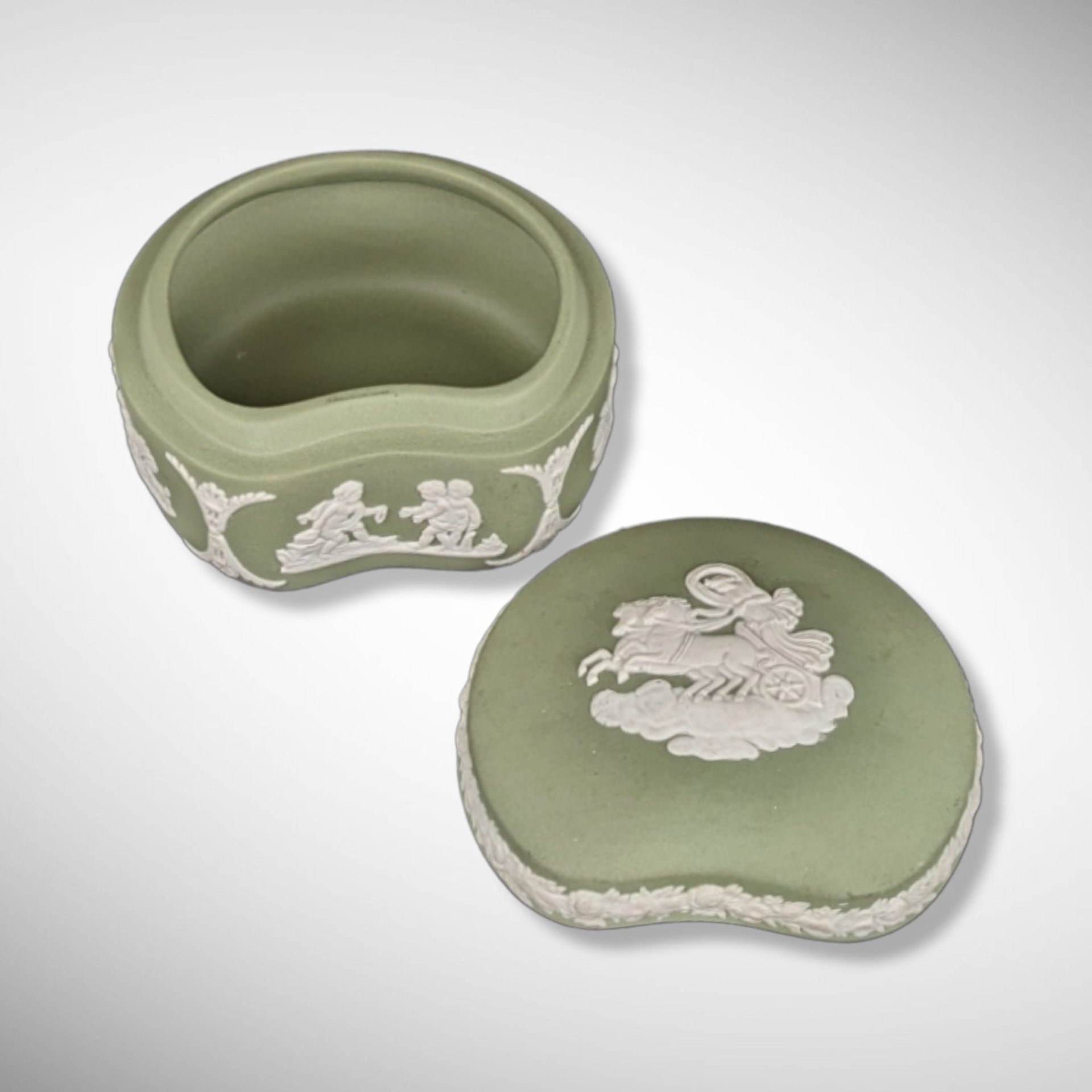 Wedgwood Green Jasperware Trinket Box (Vintage)