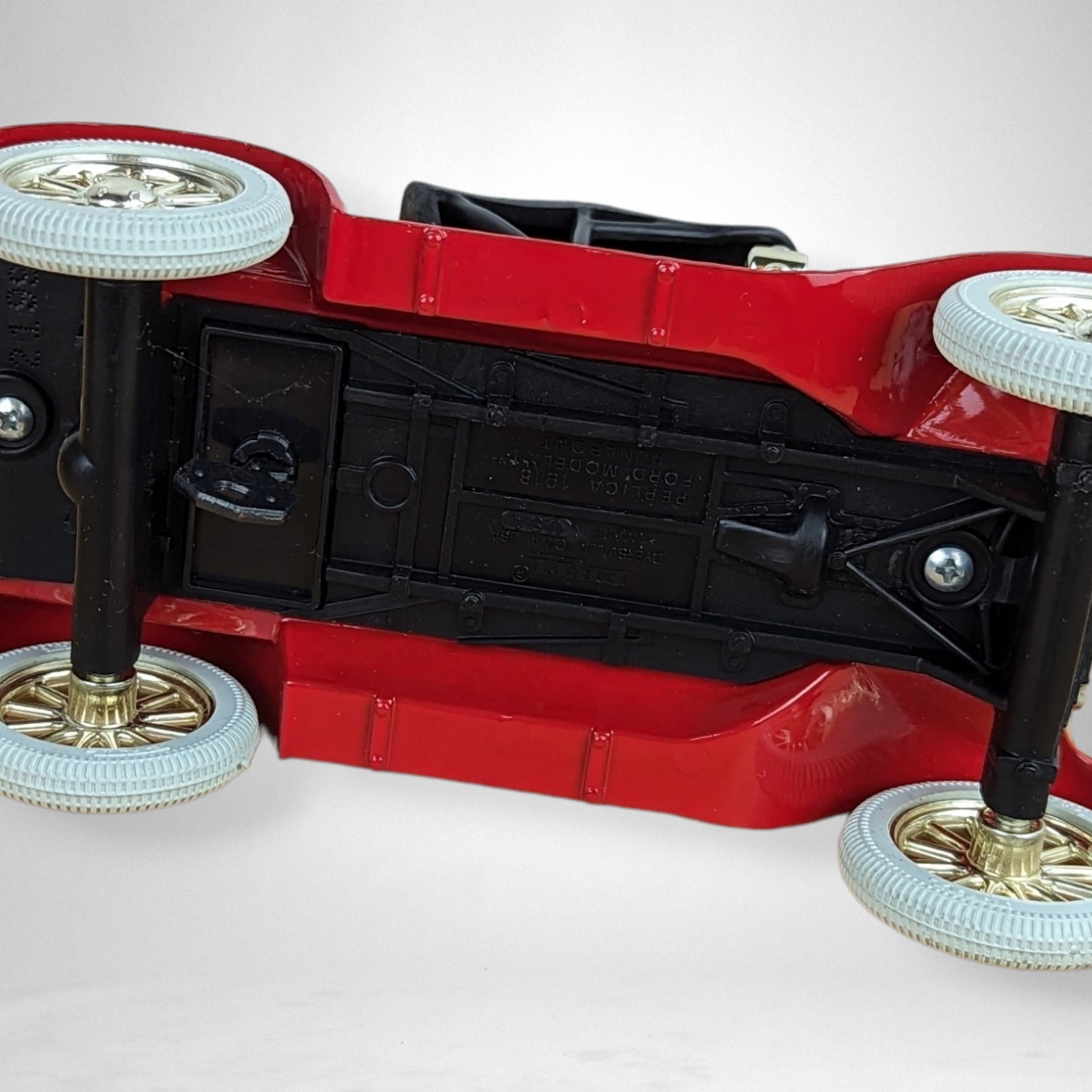 1986 ERTL Ace Hardware Replica 1918 Runabout Metal Bank