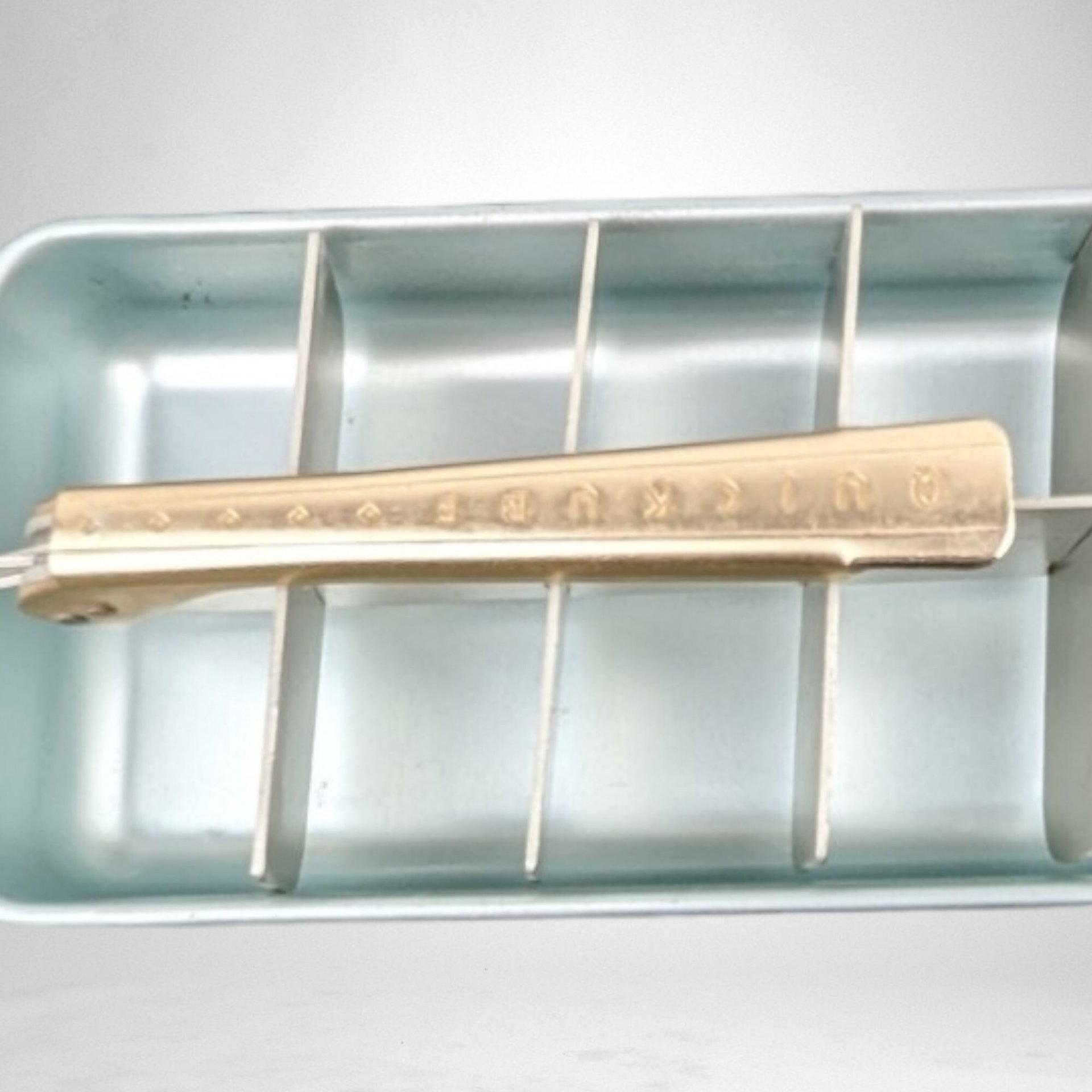 Vintage Frigidaire Quickube Aluminum Ice Cube Tray - Classic Retro Kitchen Collectible