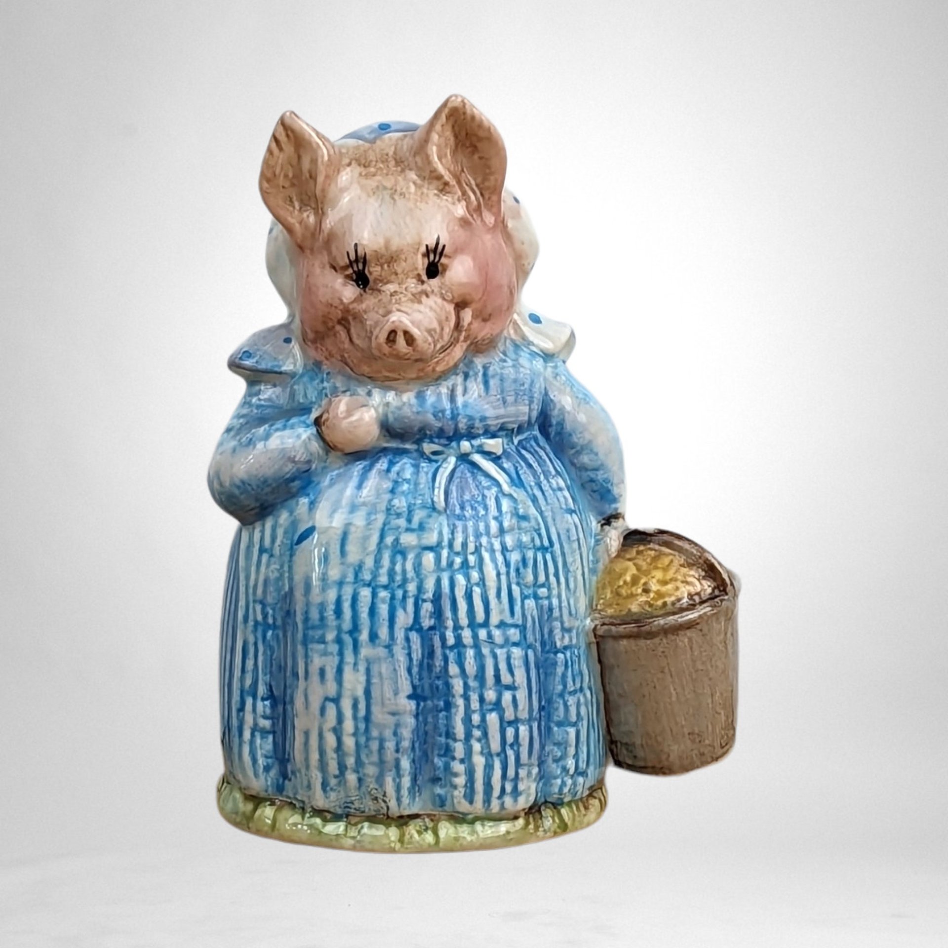 1970 Beatrix Potter "Aunt Pettitoes" Figurine