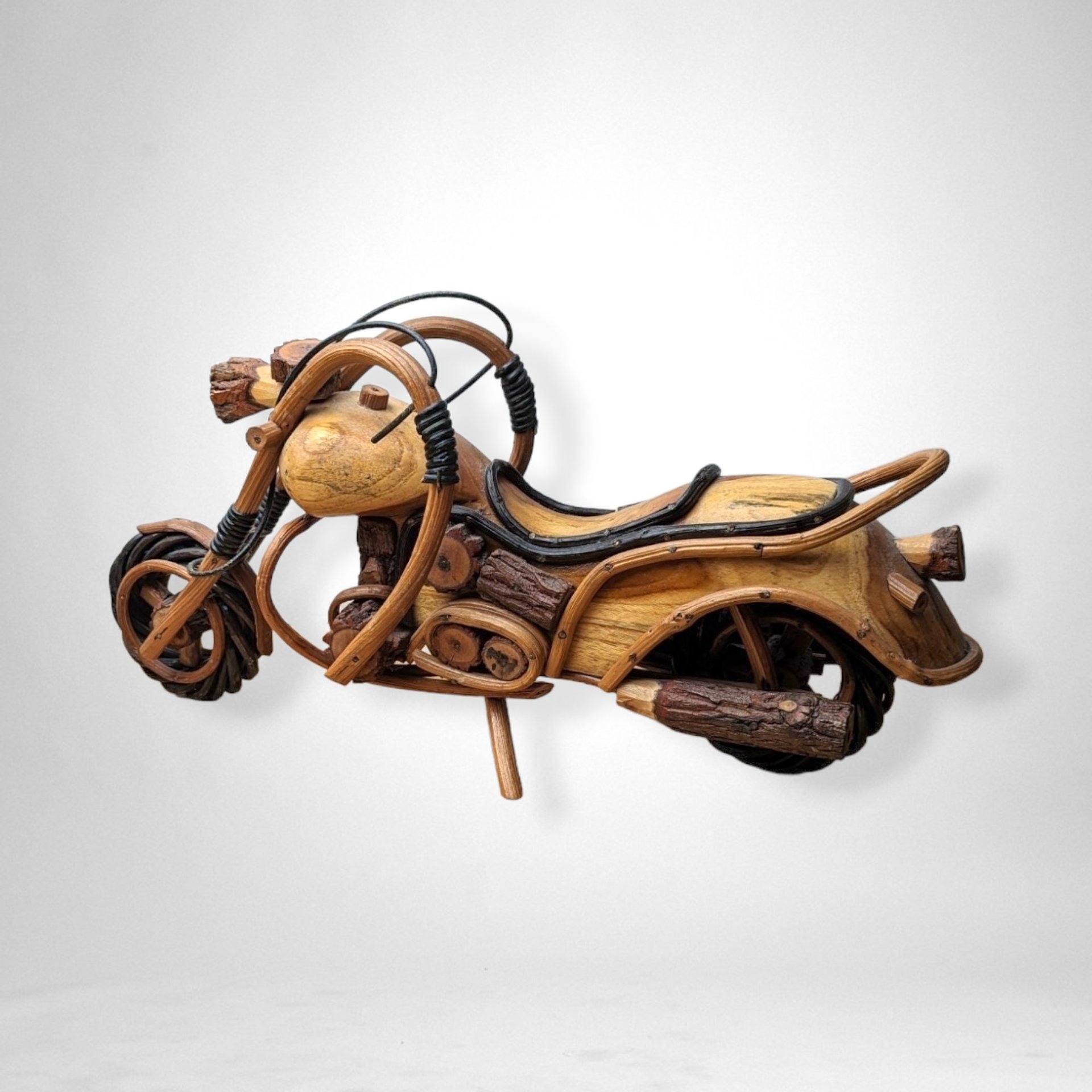 Retro Ride: Vintage Wooden Motorcycle - Handcrafted Nostalgia
