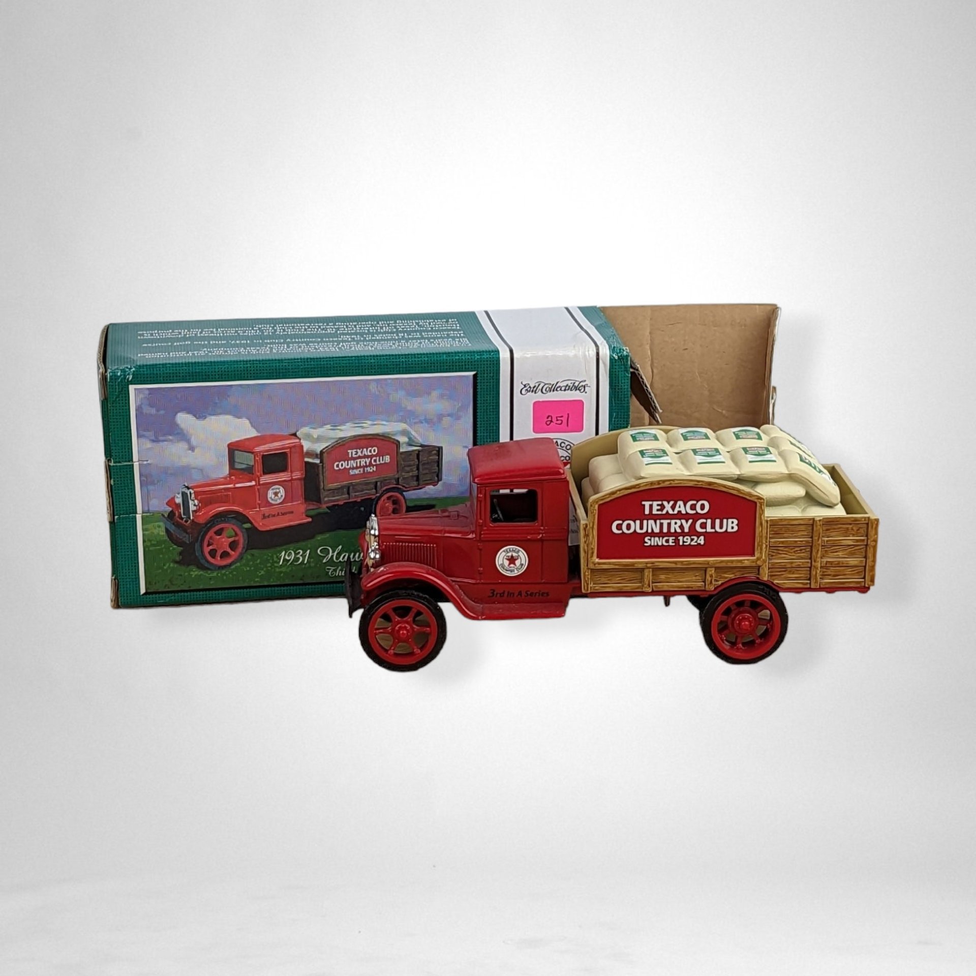 2001 ERTL Texaco Country Club Replica 1931 Hawkeye Truck Metal Bank 