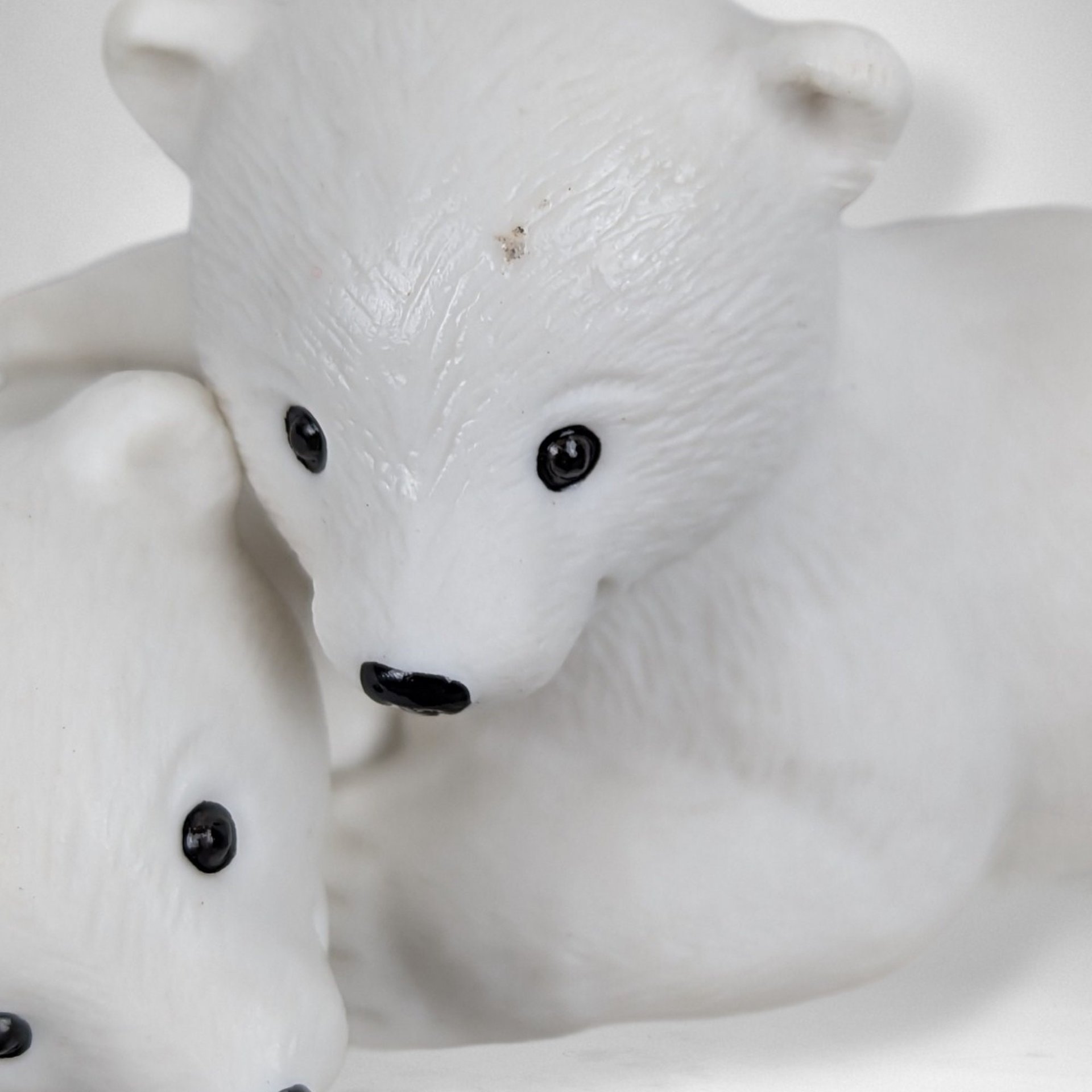 Party Lite Polar Bear Cub Tealight Candle Holder: Cozy Winter Ambiance