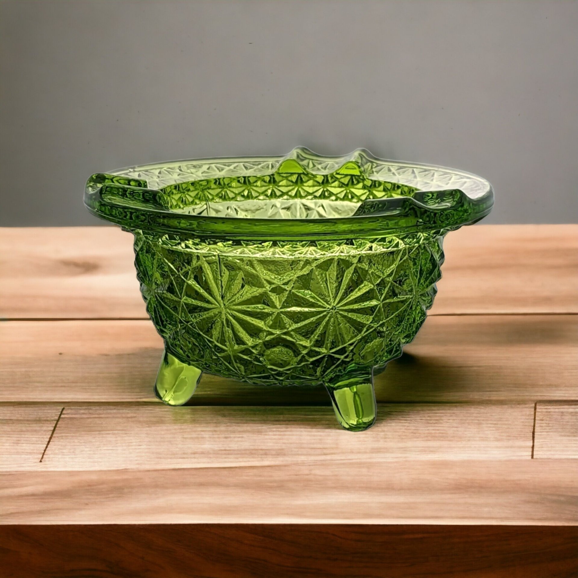 Green Beauty: Vintage Daisy & Button Ashtray/Trinket - Collectible Glass Gem