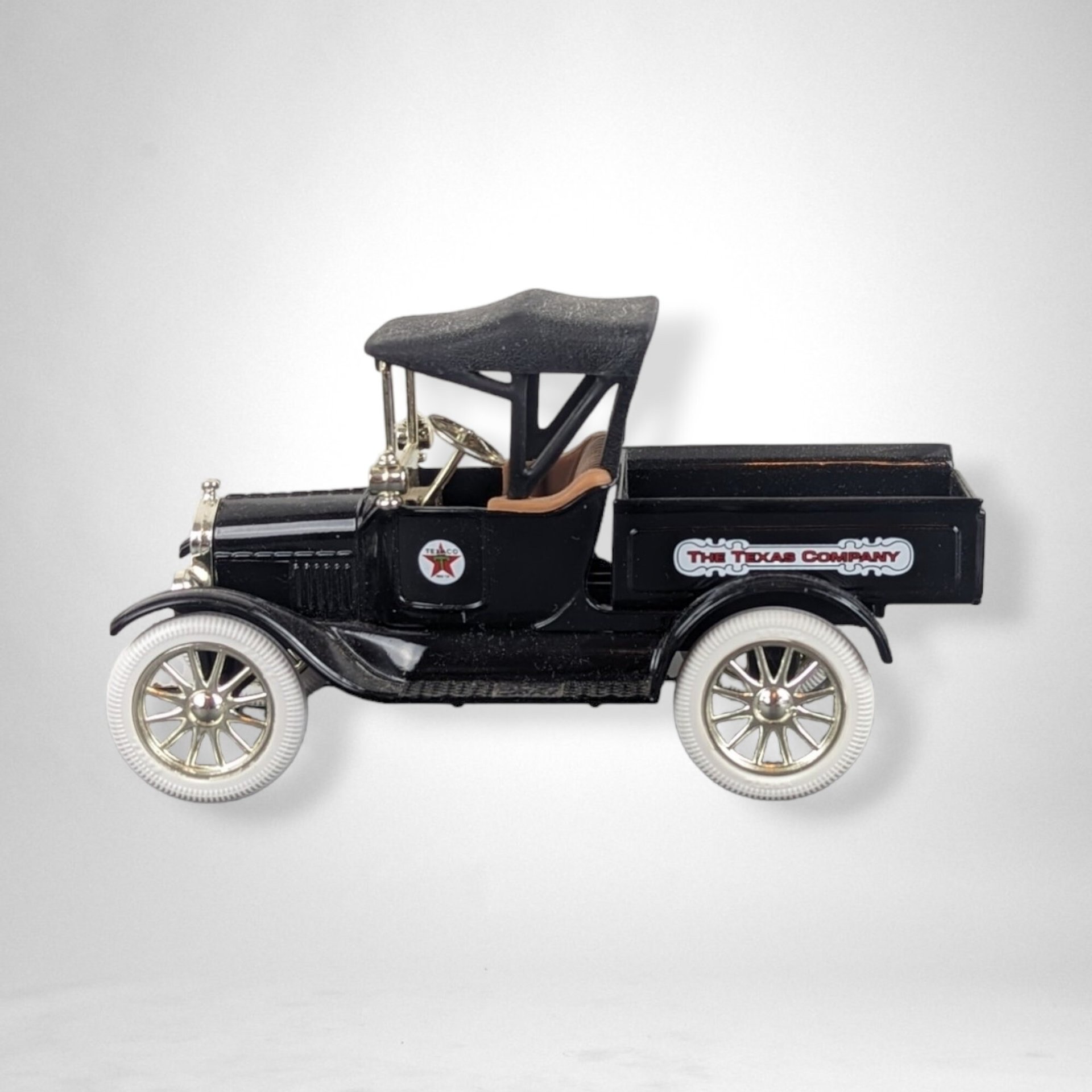 1999 ERTL 1/25 Scale 1918 Ford Pick Up The Texas Company Metal Car