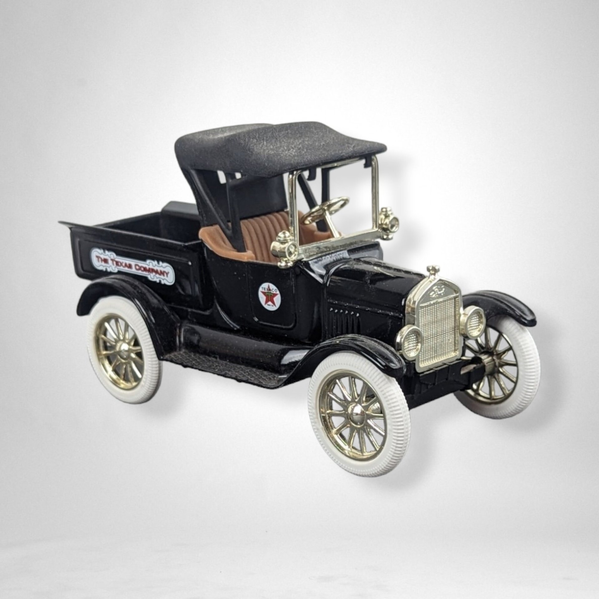 1999 ERTL 1/25 Scale 1918 Ford Pick Up The Texas Company Metal Car