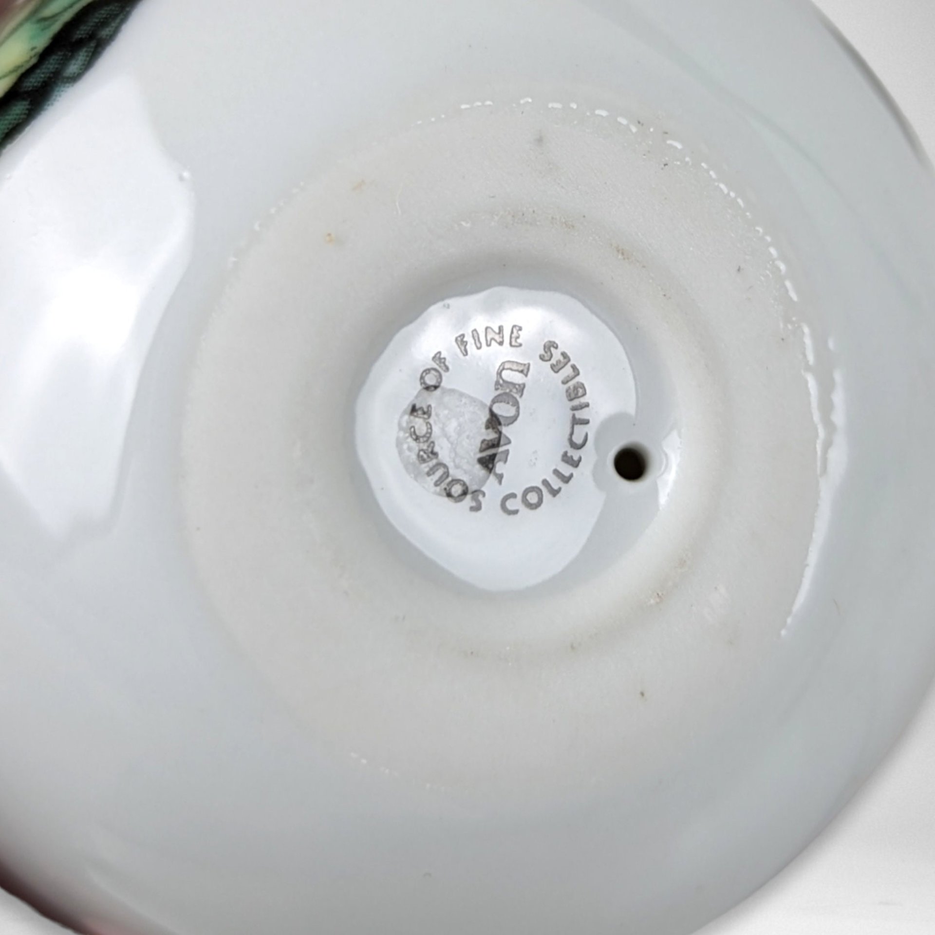 Avon Winter Sparkles Egg with Bold Beauty - Holiday Glamour Accent