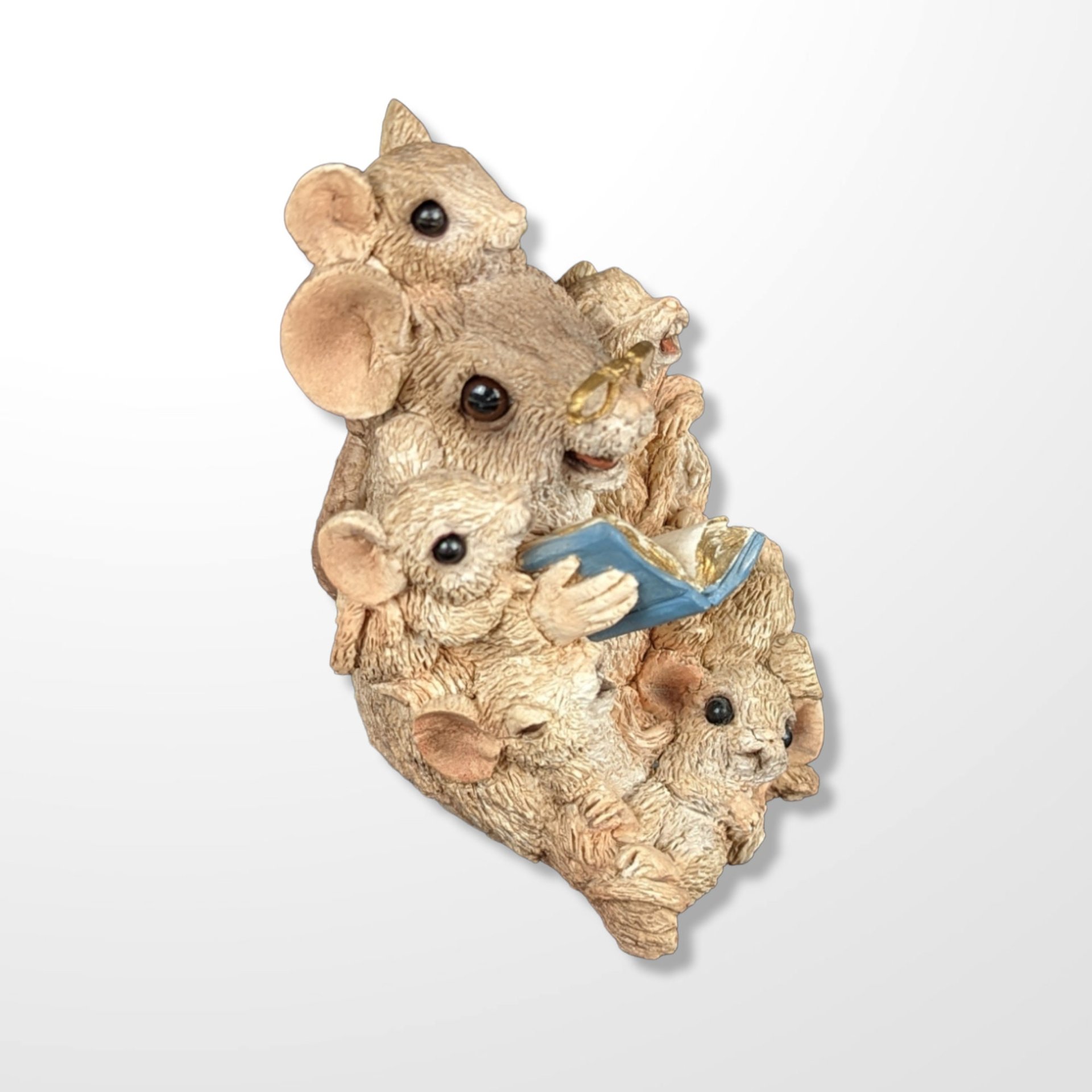 Vintage Stone Critters Storyteller Mouse Figurine #SC-860: Whimsical Collectible