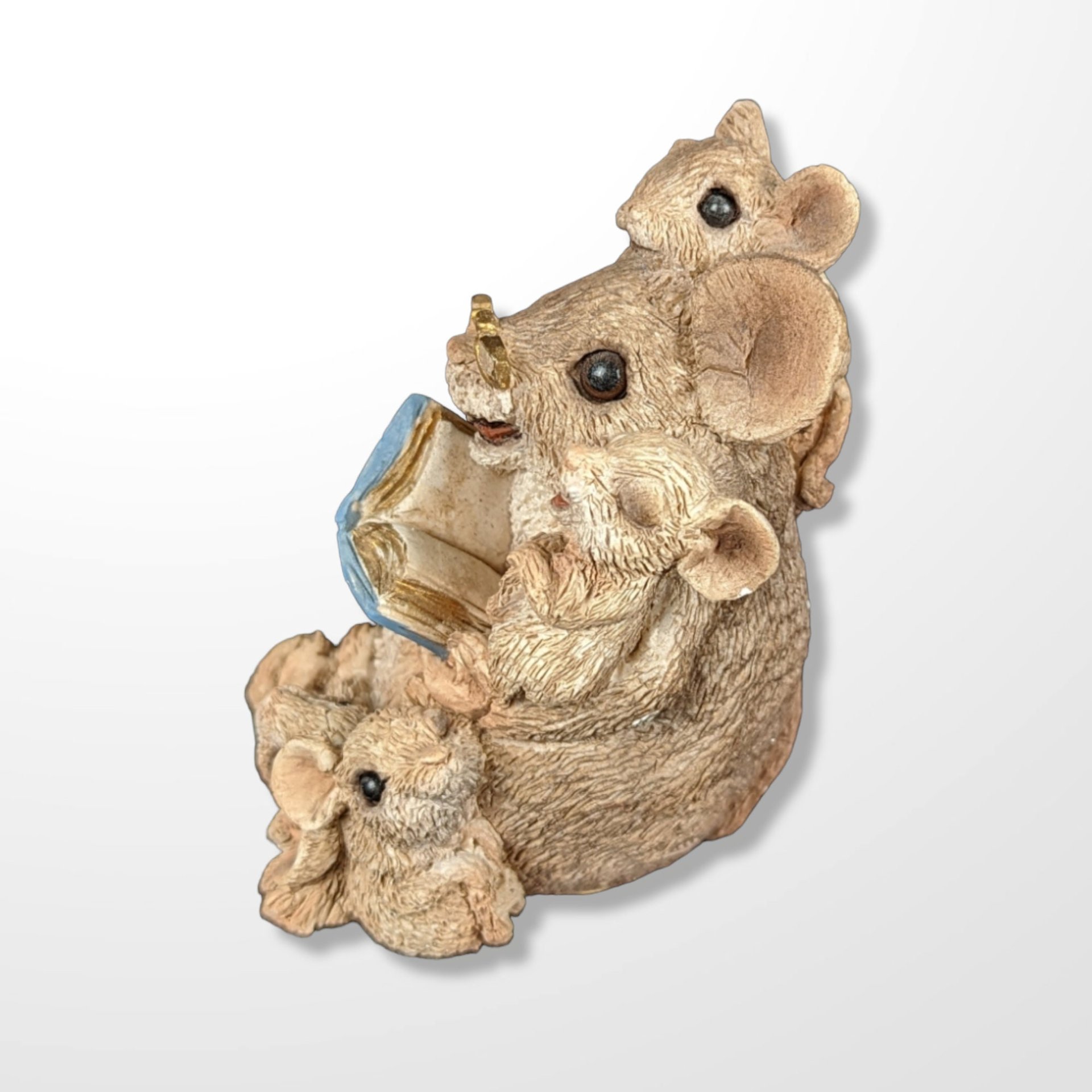 Vintage Stone Critters Storyteller Mouse Figurine #SC-860: Whimsical Collectible